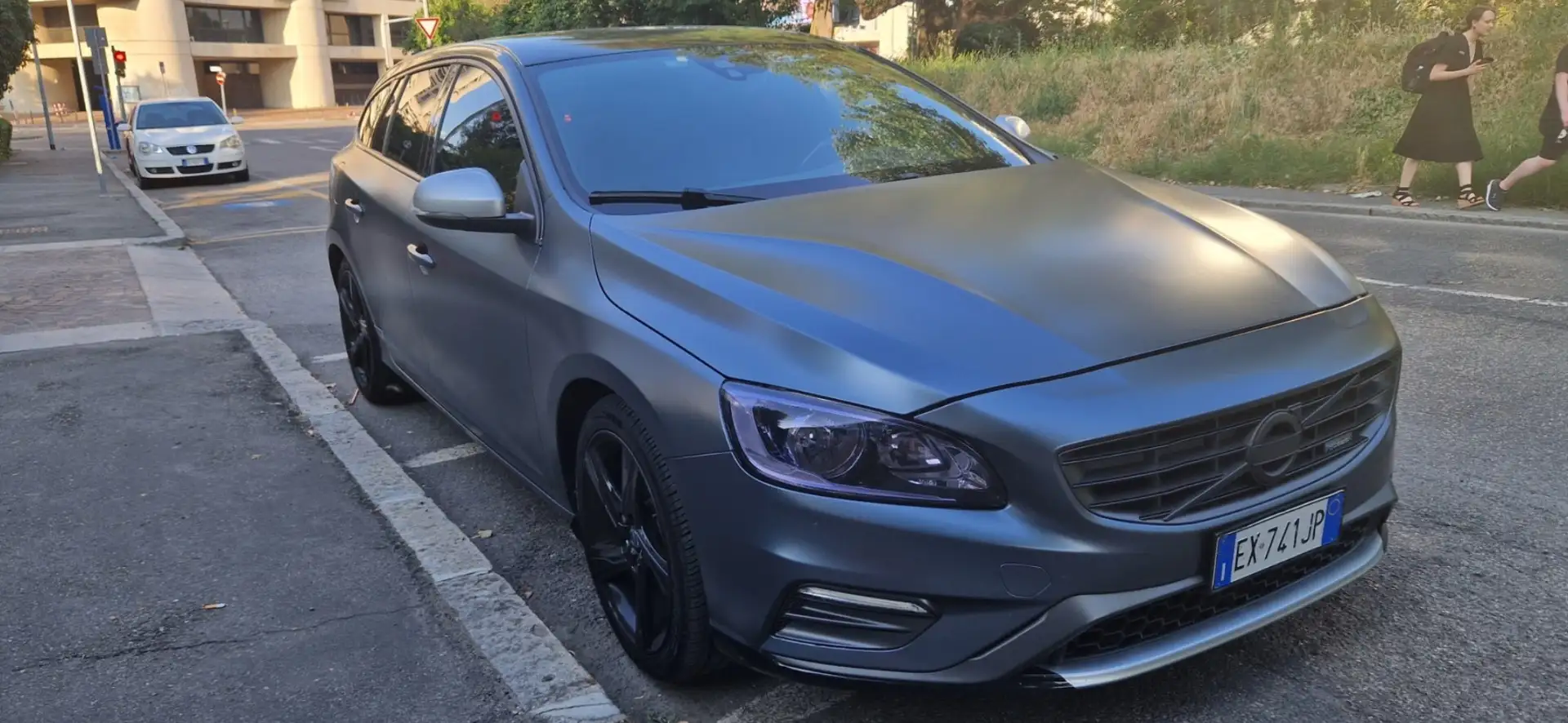 Volvo V60 2.0 d3 R-design Kinetic geartronic - 2