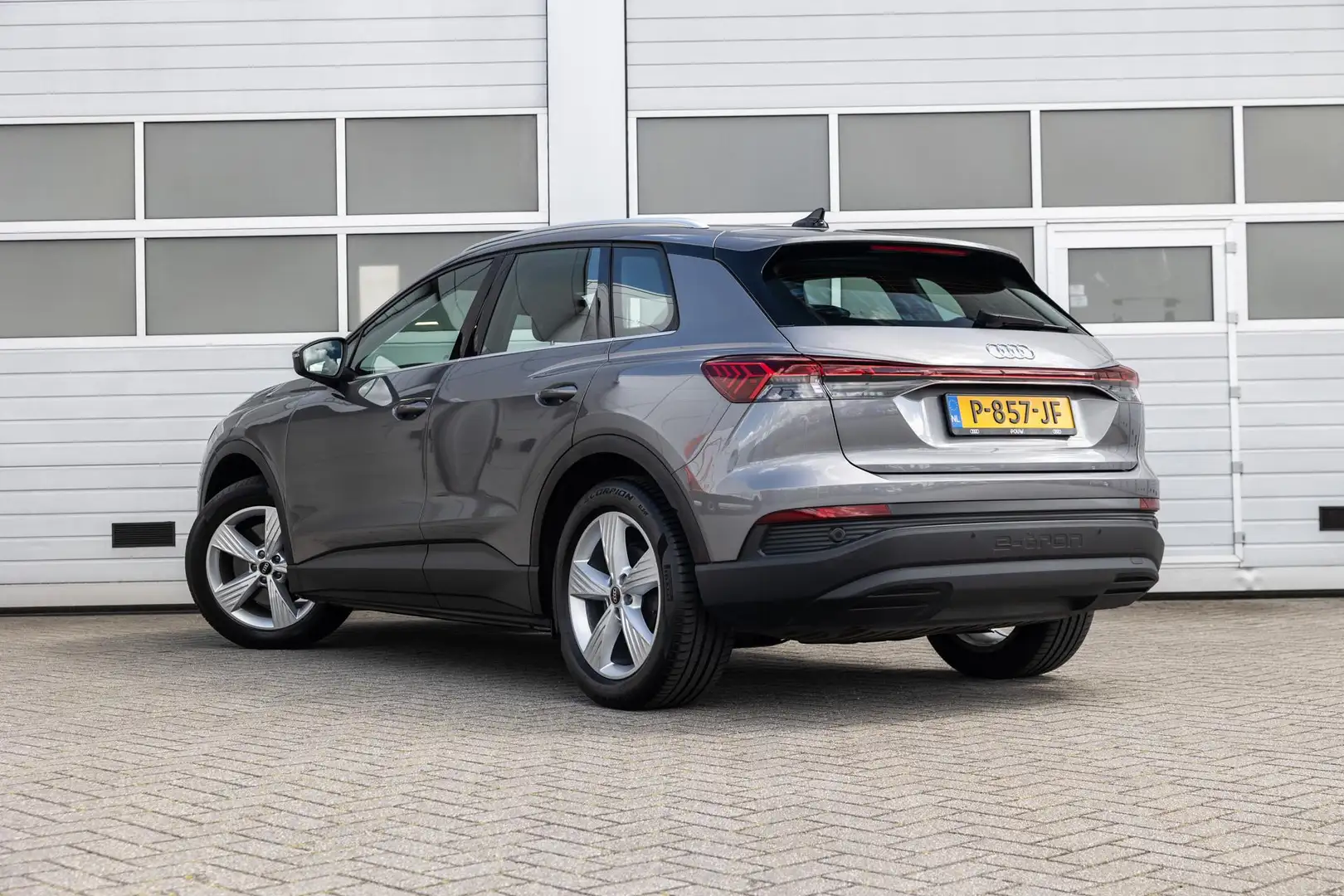 Audi Q4 e-tron 40 204pk Edition 77 kWh | Stoelverwarming | Apple Grijs - 2