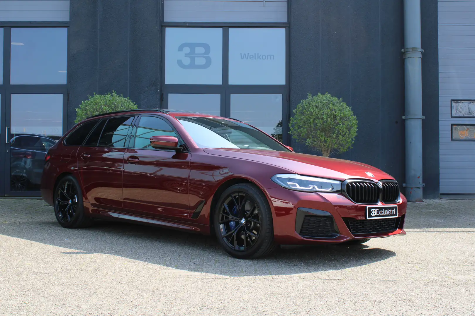 BMW 530 5-serie Touring 530i High Executive Pan.dak, M-sty Rosso - 2