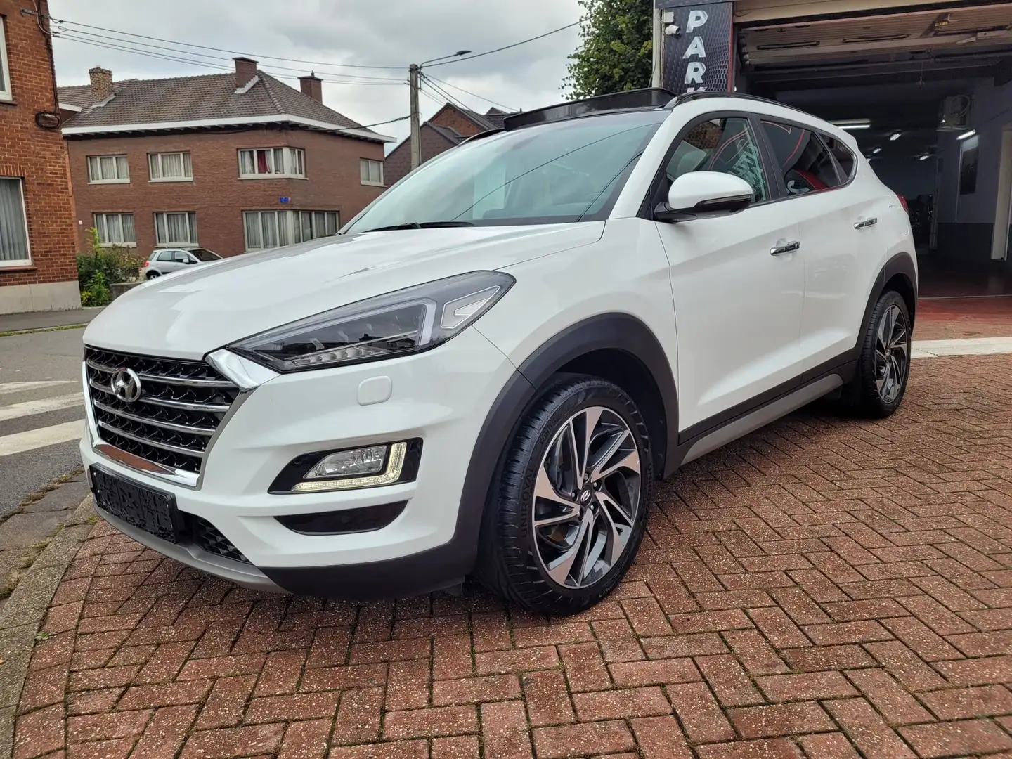 Hyundai TUCSON Tucson 1.6 CRDi Shine Full Options Toit Pano Cuir Blanc - 1