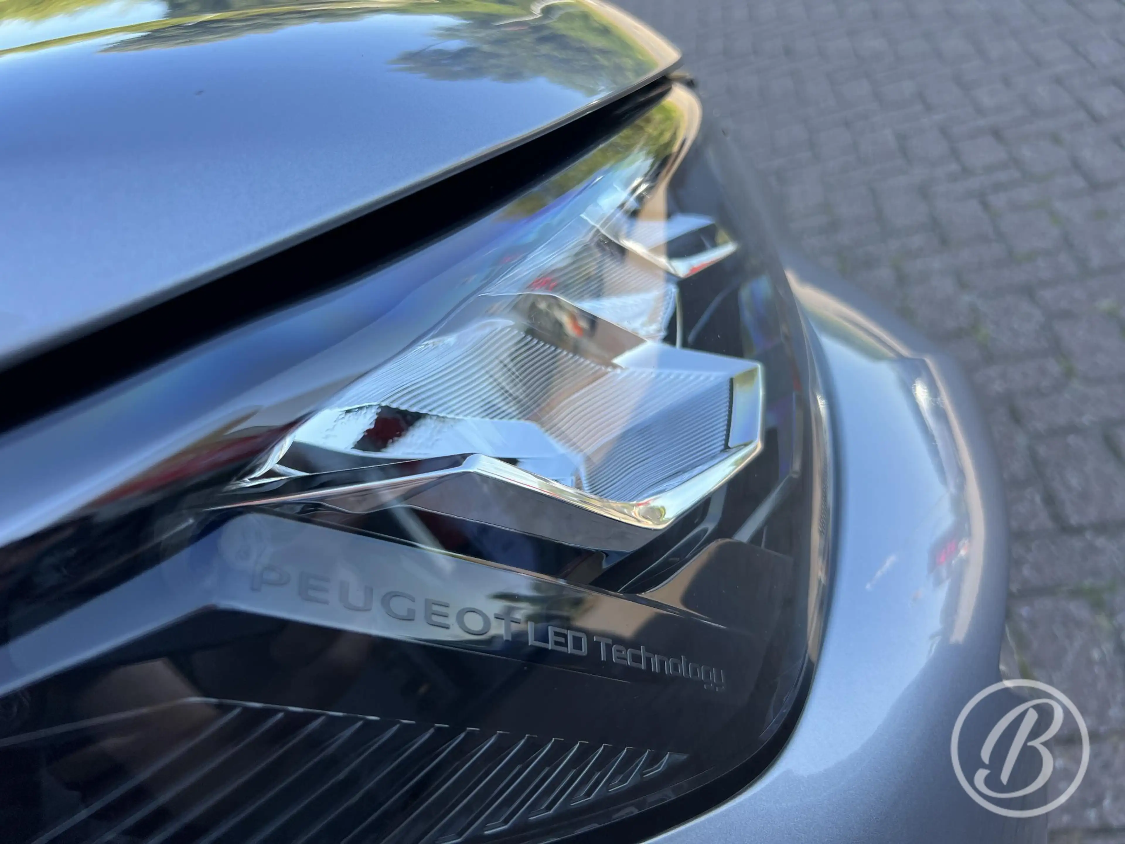 Peugeot e-2008 EV Allure Pack 50 kWh — photo 41
