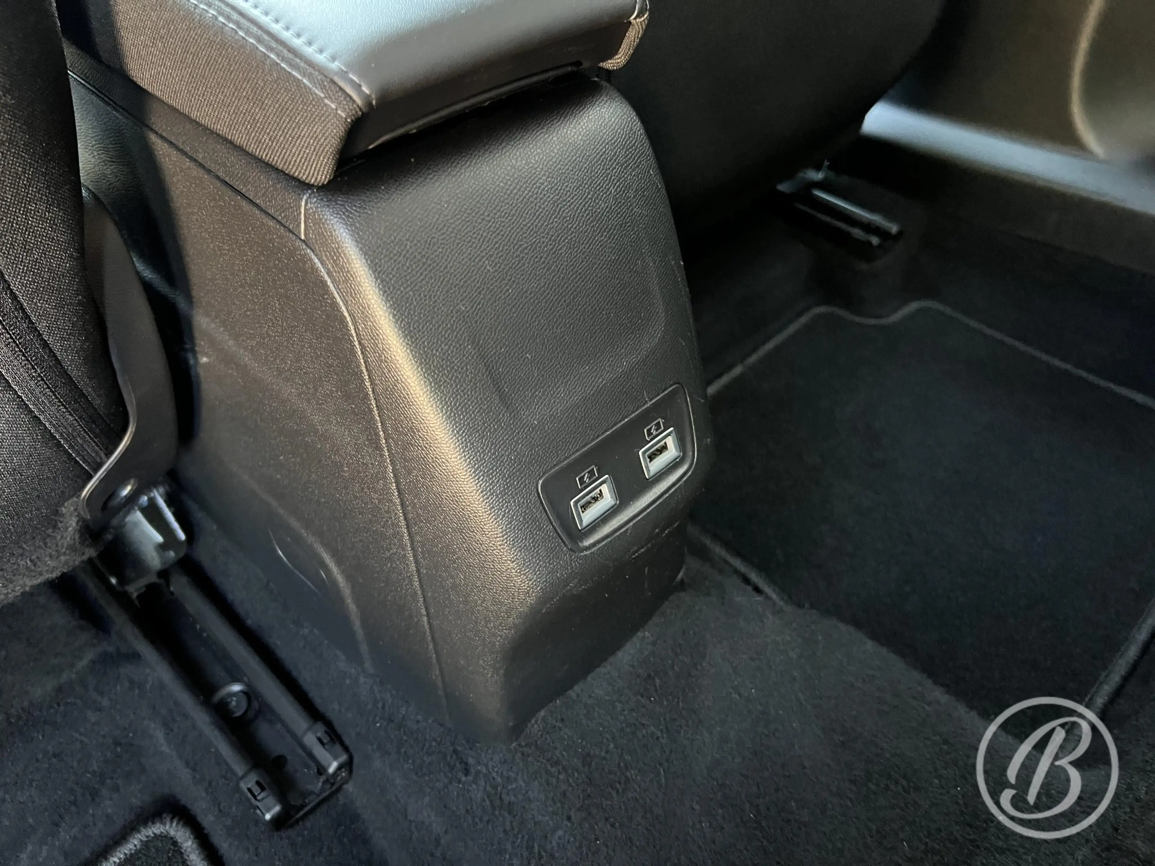 Peugeot e-2008 EV Allure Pack 50 kWh — photo 25