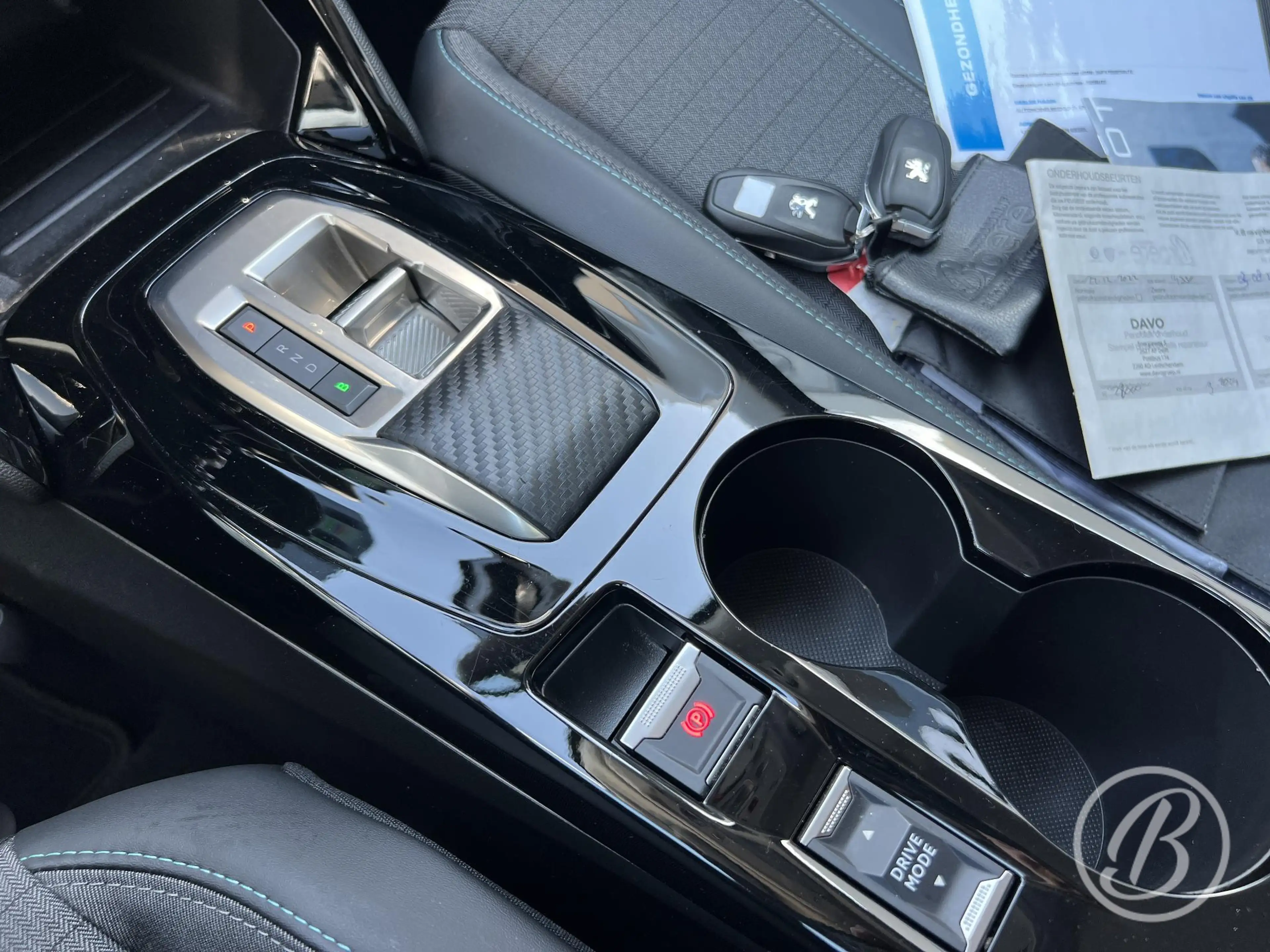 Peugeot e-2008 EV Allure Pack 50 kWh — photo 45
