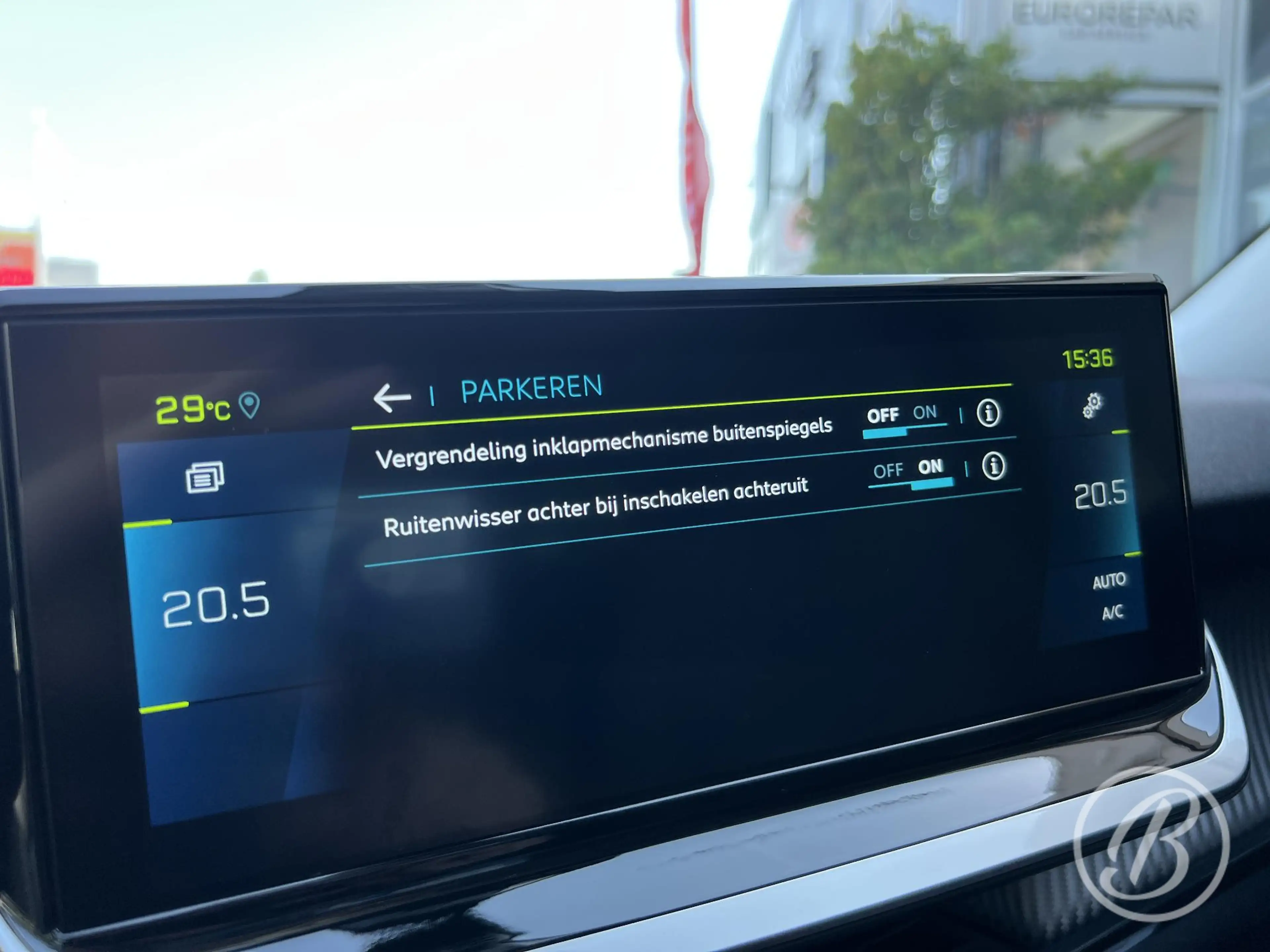 Peugeot e-2008 EV Allure Pack 50 kWh — photo 46