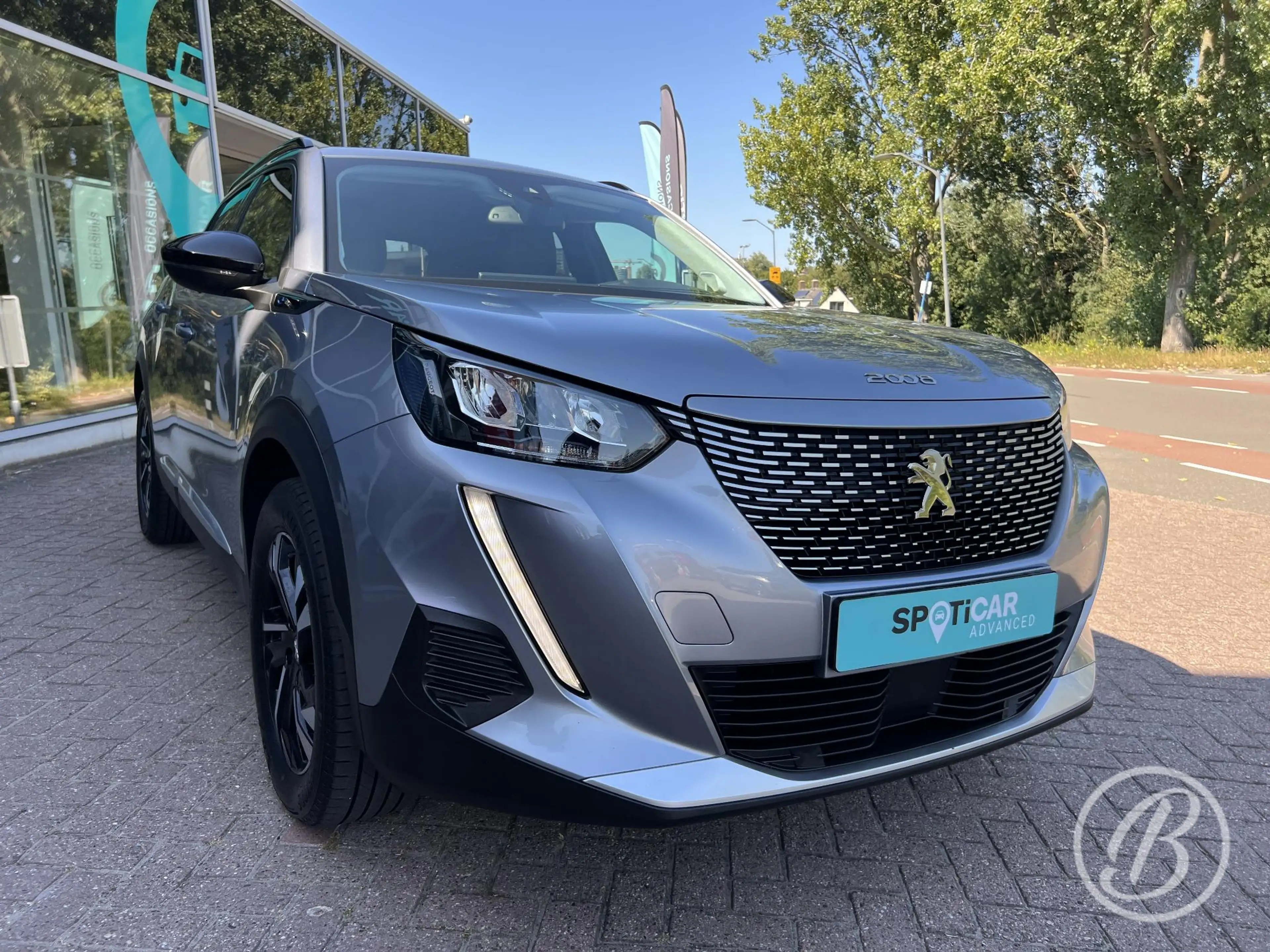Peugeot e-2008 EV Allure Pack 50 kWh — photo 11