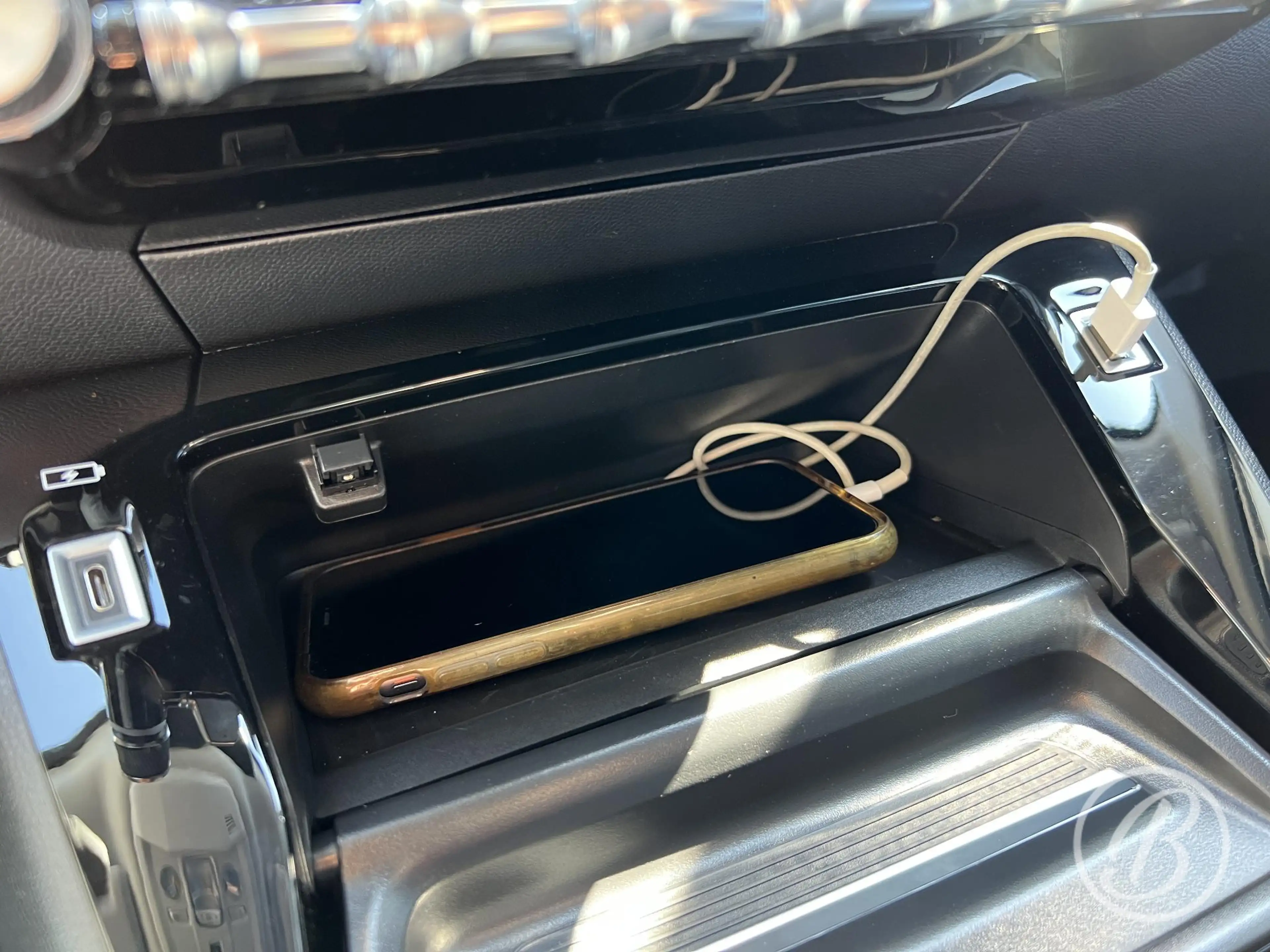 Peugeot e-2008 EV Allure Pack 50 kWh — photo 15