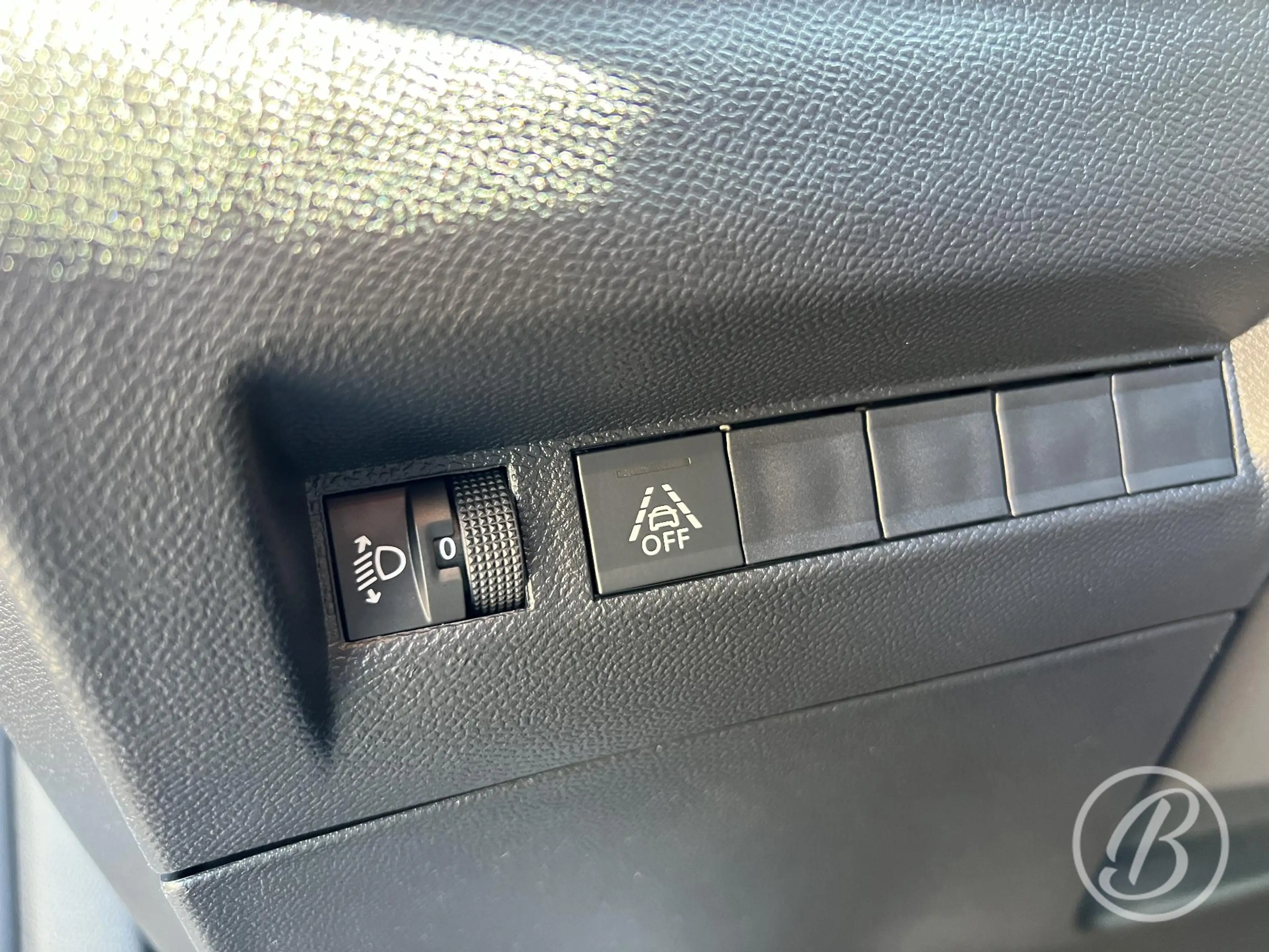 Peugeot e-2008 EV Allure Pack 50 kWh — photo 43