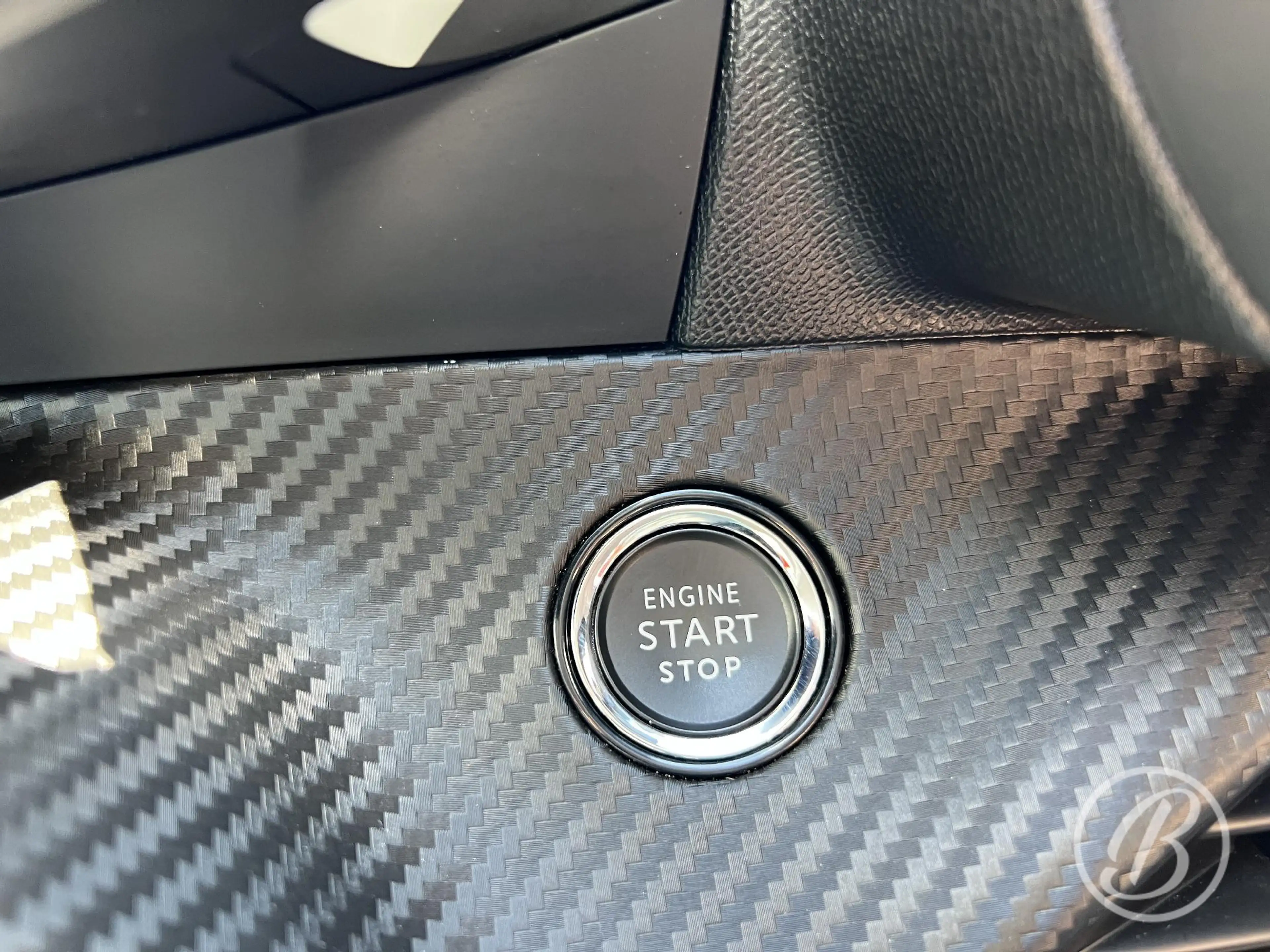 Peugeot e-2008 EV Allure Pack 50 kWh — photo 47