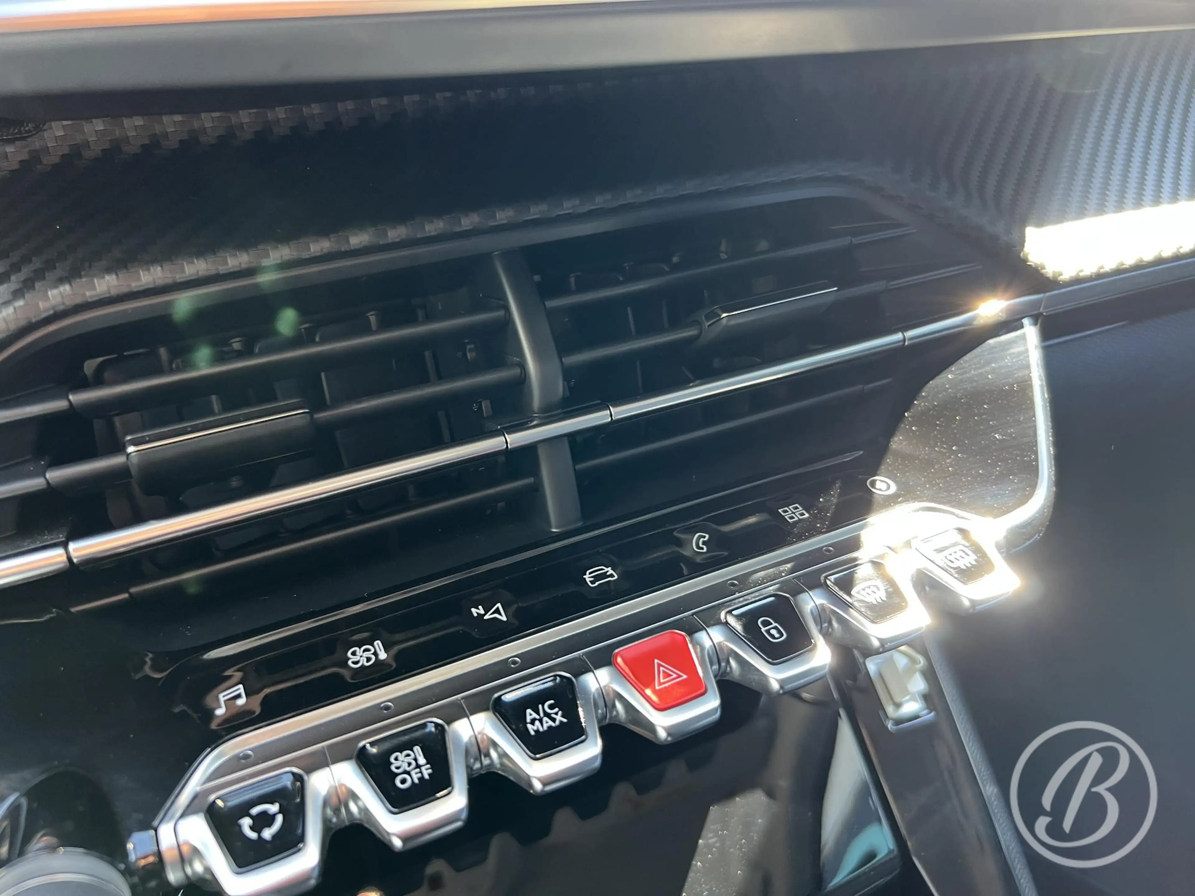 Peugeot e-2008 EV Allure Pack 50 kWh — photo 42