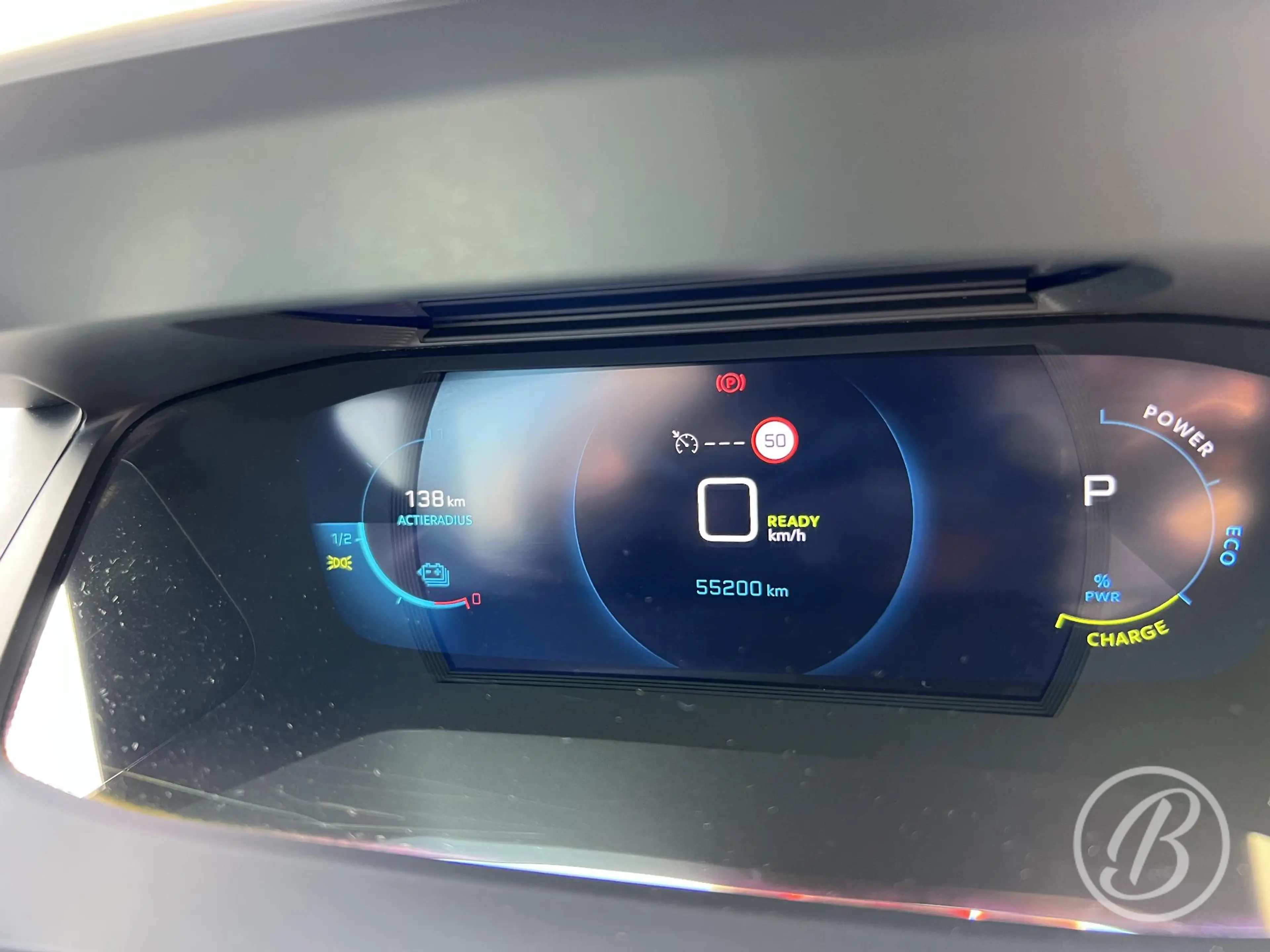 Peugeot e-2008 EV Allure Pack 50 kWh — photo 10
