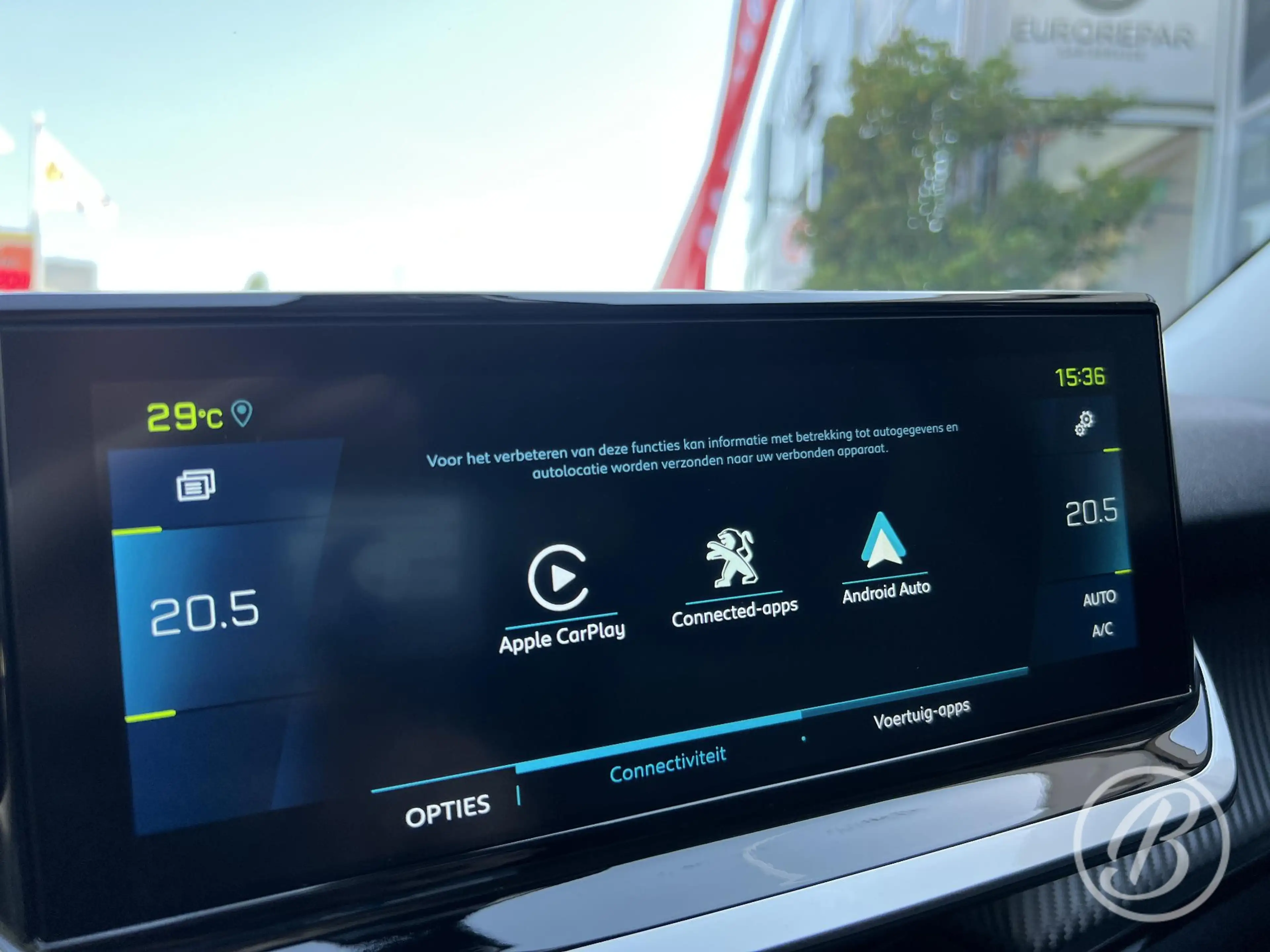 Peugeot e-2008 EV Allure Pack 50 kWh — photo 40