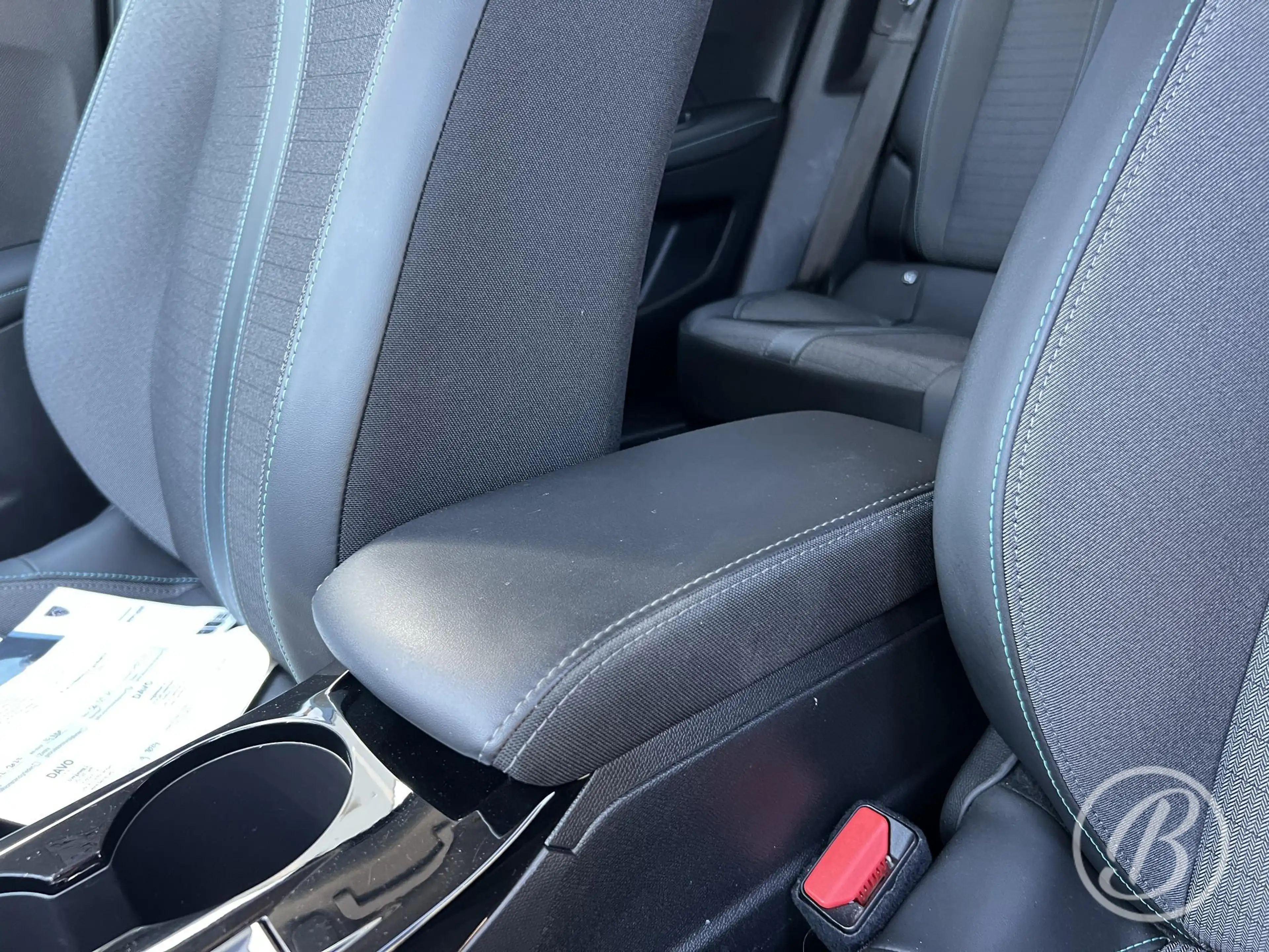 Peugeot e-2008 EV Allure Pack 50 kWh — photo 14