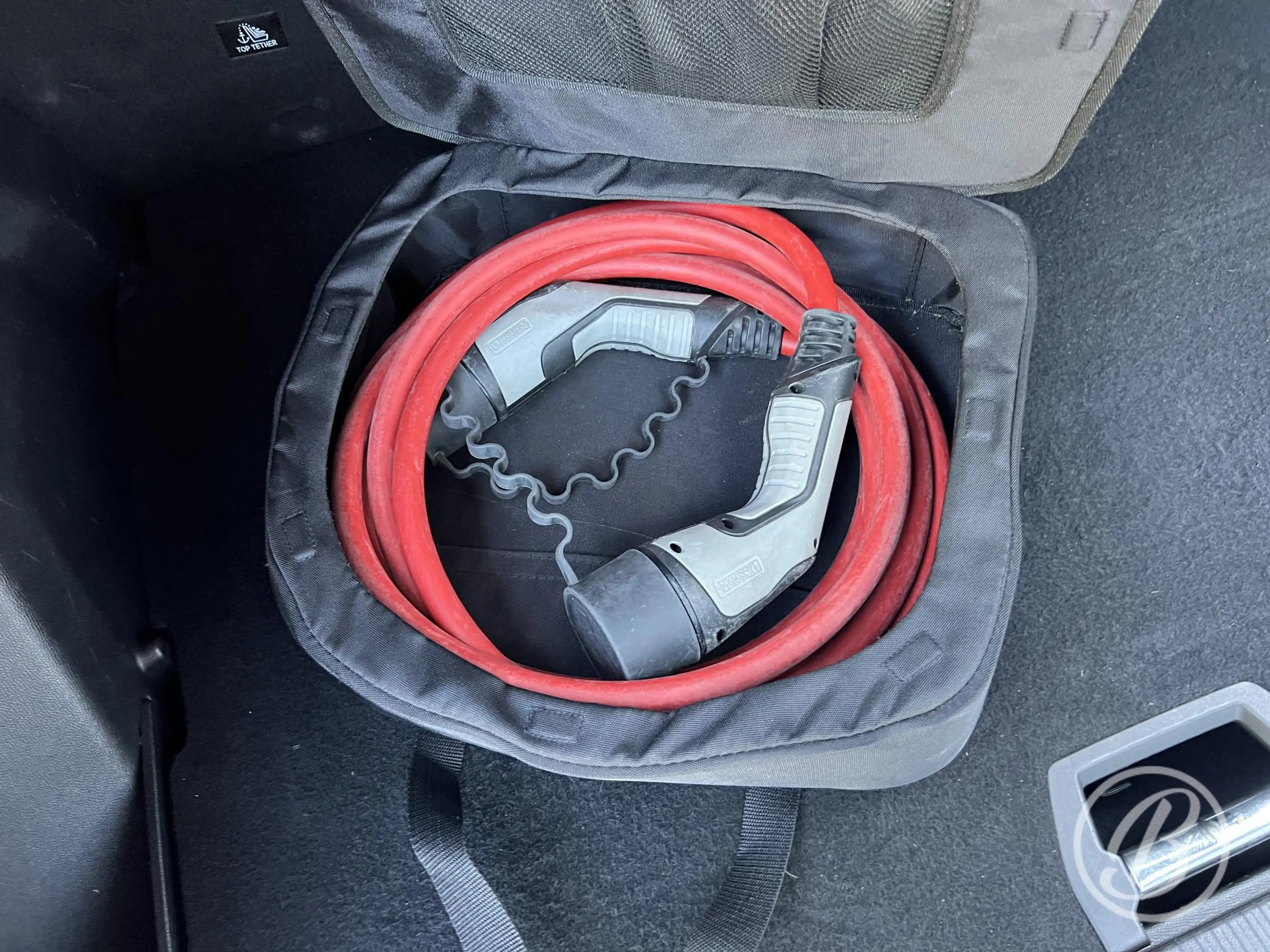 Peugeot e-2008 EV Allure Pack 50 kWh — photo 28