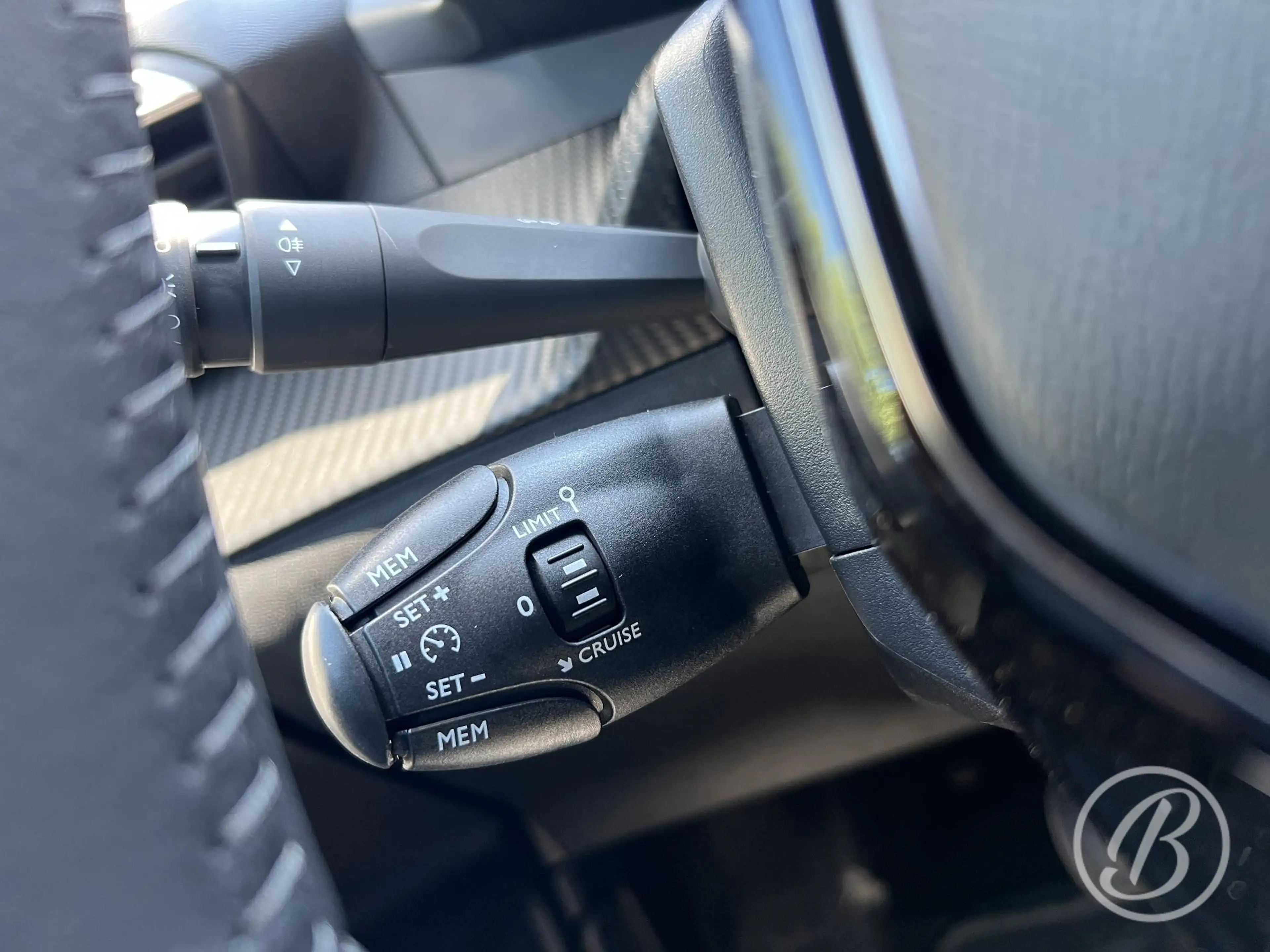 Peugeot e-2008 EV Allure Pack 50 kWh — photo 48