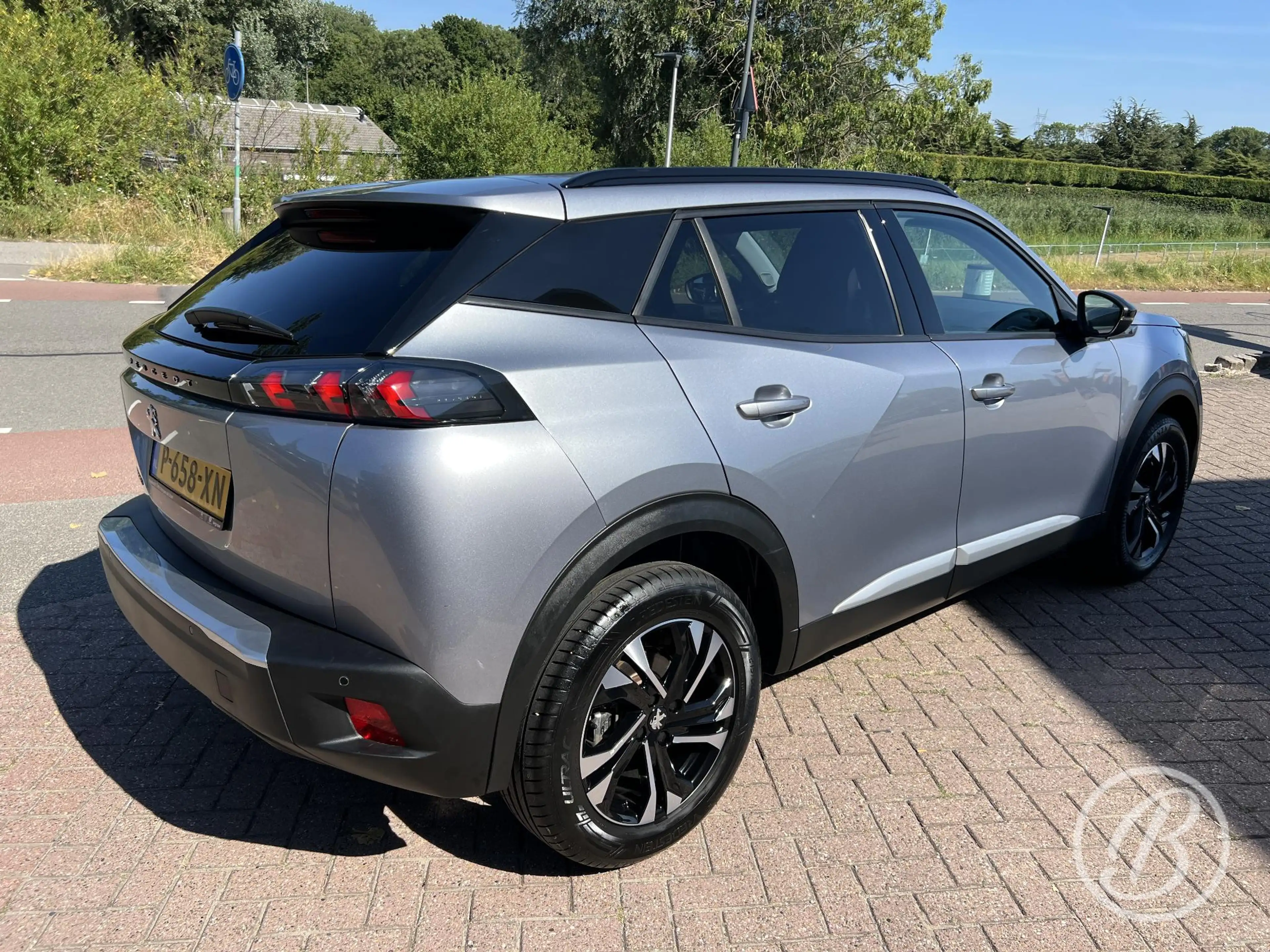 Peugeot e-2008 EV Allure Pack 50 kWh — photo 4