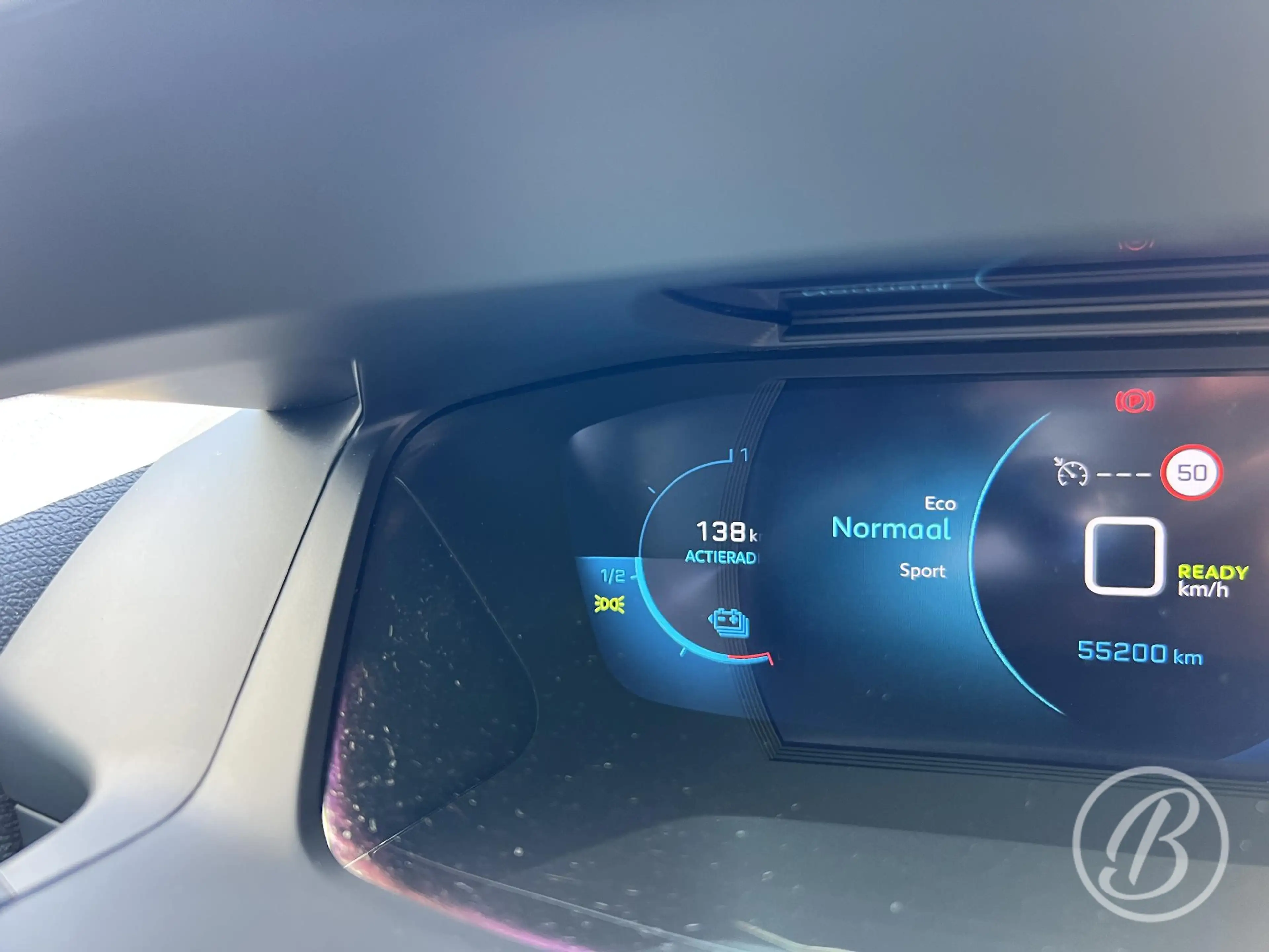 Peugeot e-2008 EV Allure Pack 50 kWh — photo 44