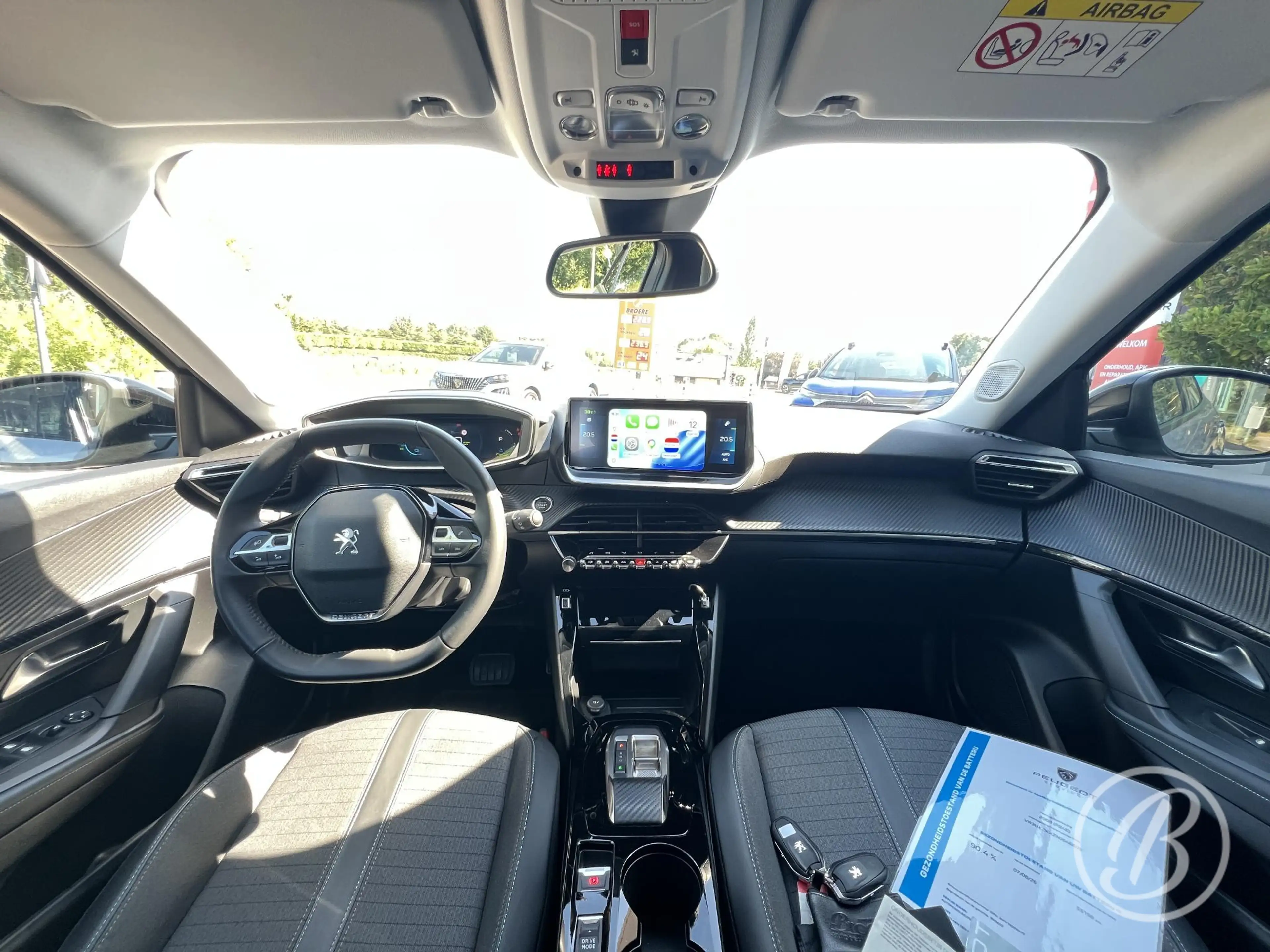 Peugeot e-2008 EV Allure Pack 50 kWh — photo 8