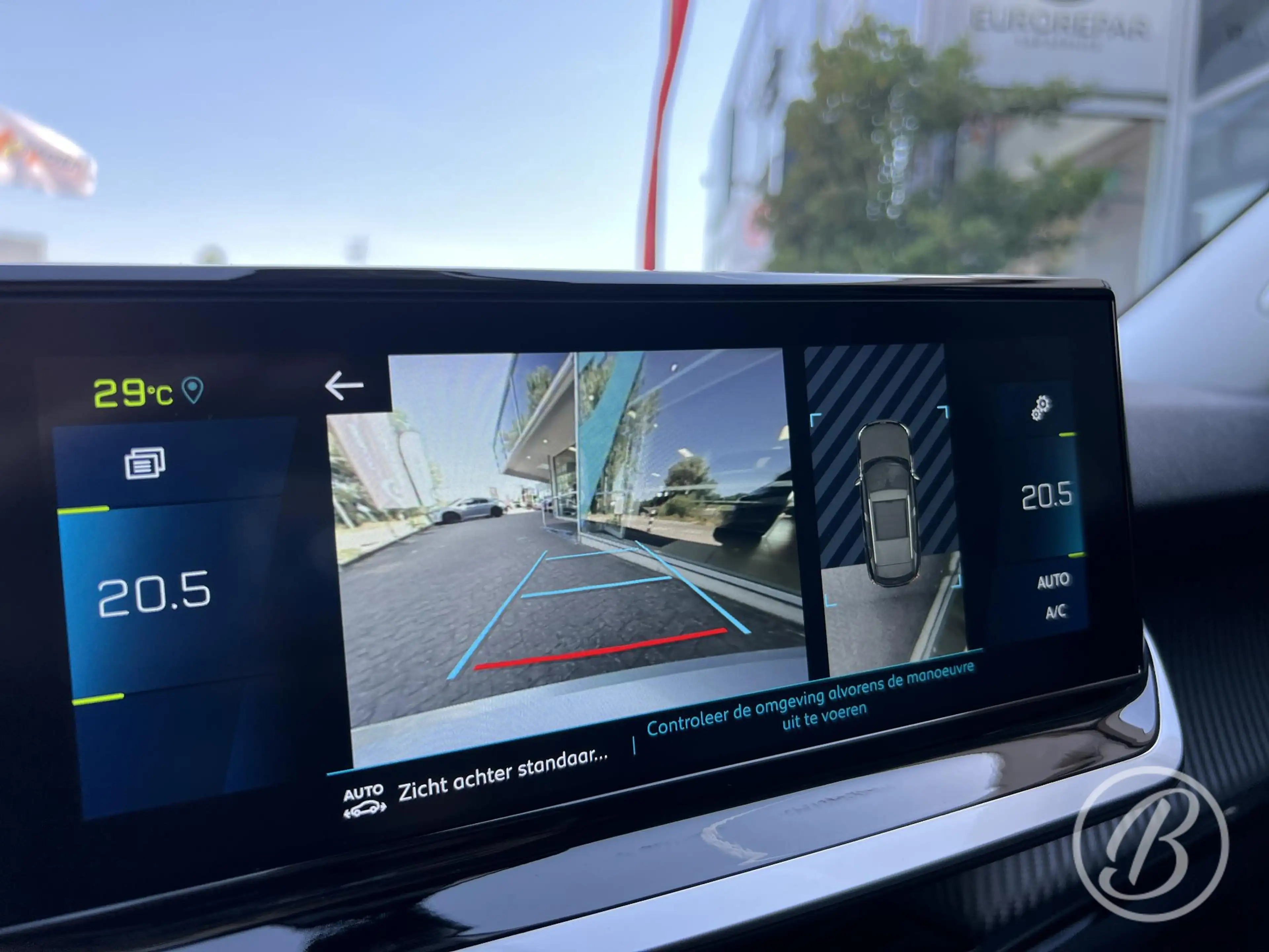 Peugeot e-2008 EV Allure Pack 50 kWh — photo 33