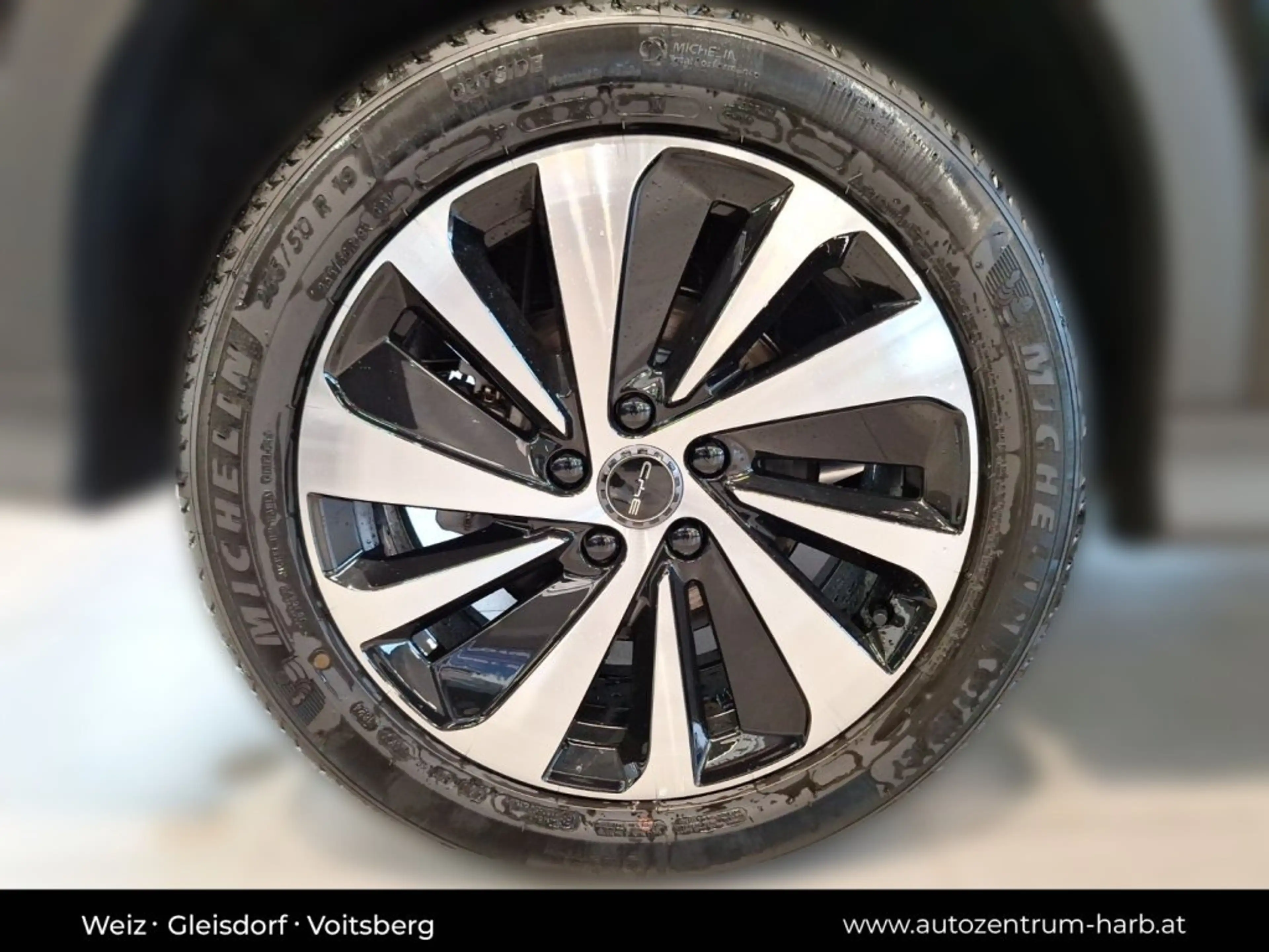 BYD Seal U DM-i Design AWD — photo 12