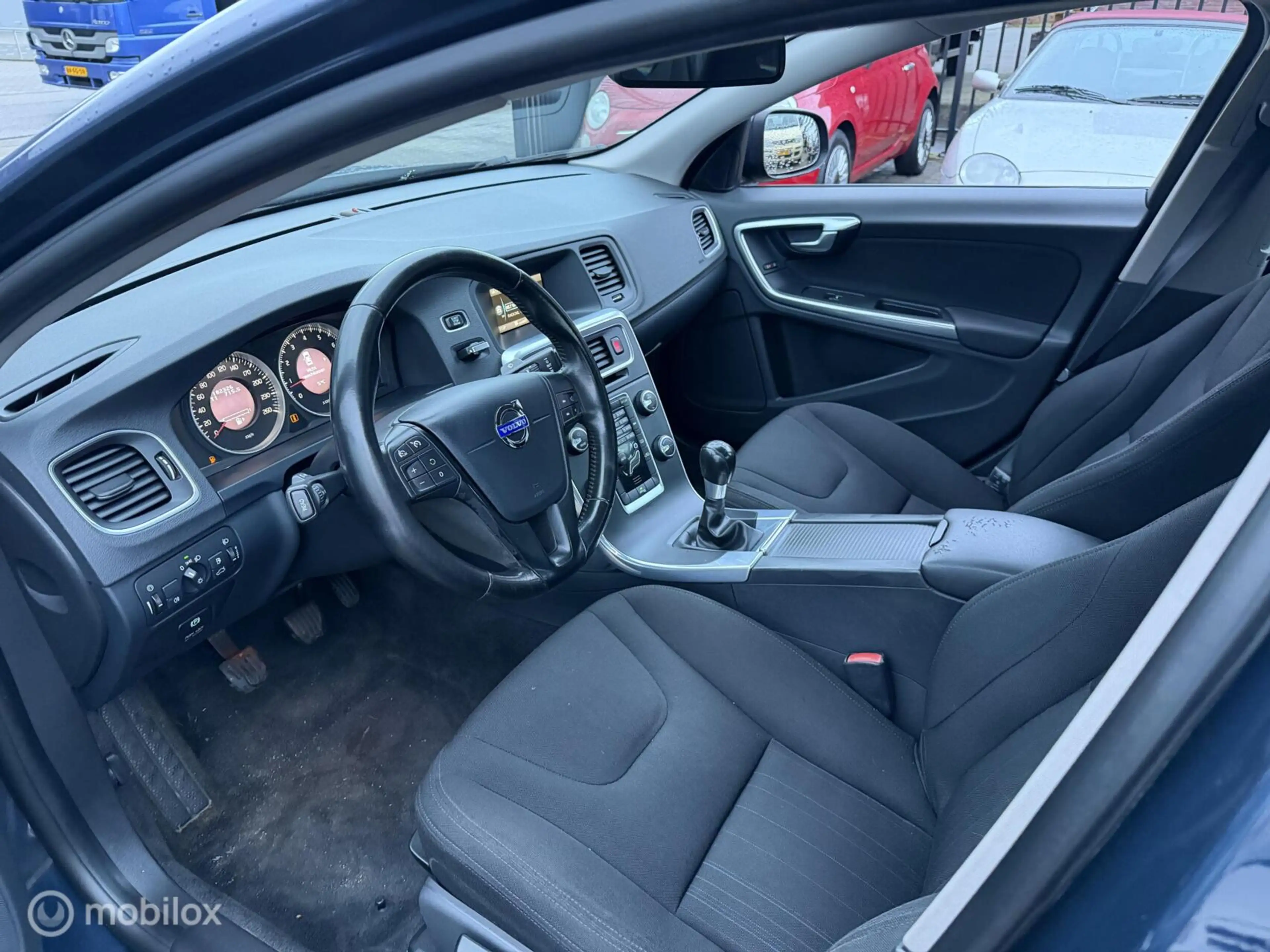 Volvo S60 1.6 T3 Momentum — photo 8
