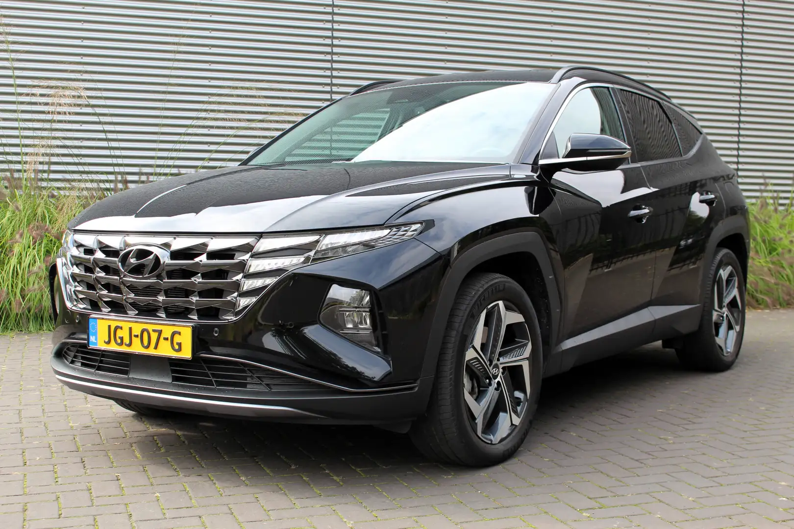 Hyundai TUCSON 1.6 T-GDI PHEV Comfort Smart 4WD I NAVI ADP. CRUIS Zwart - 2