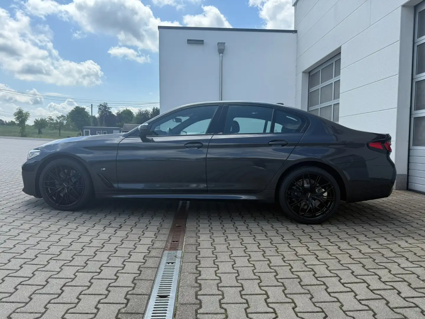 BMW 530 d xDrive ///PAKET/LASER/HEAD-UP/GLASDACH/ACC/AHK F Grigio - 2