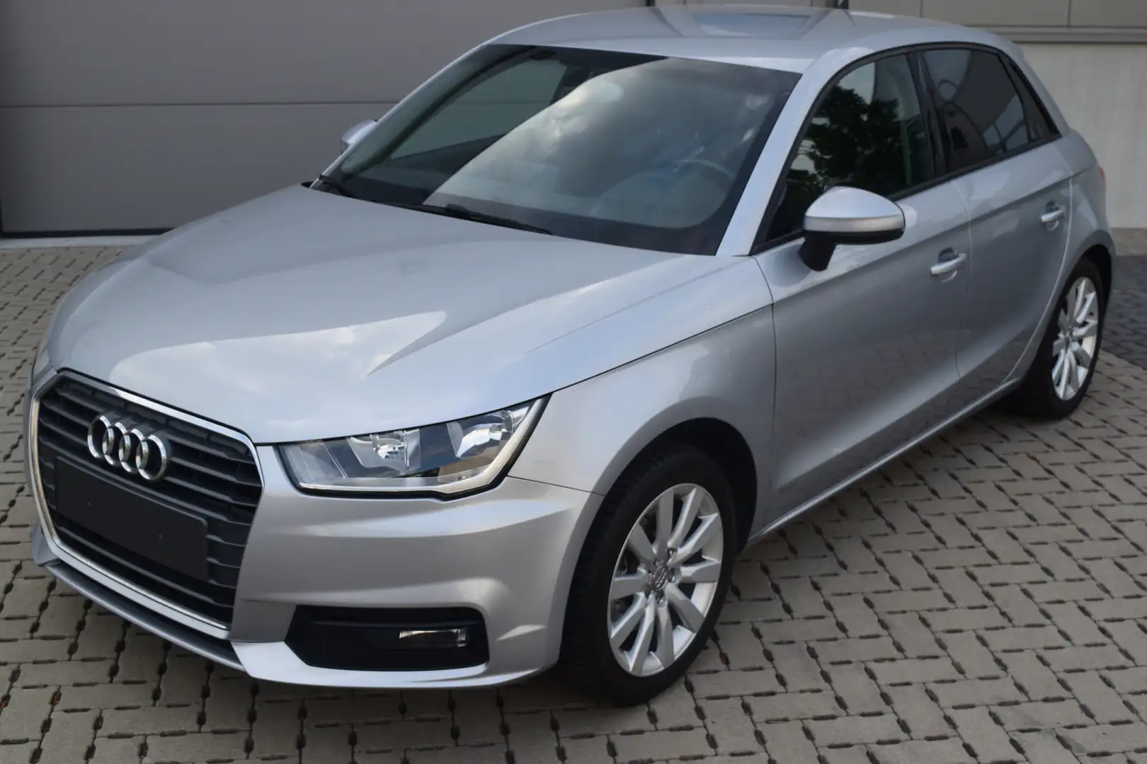 Audi A1 Sportback 1.4 TFSI S tronic Aut Argento - 1