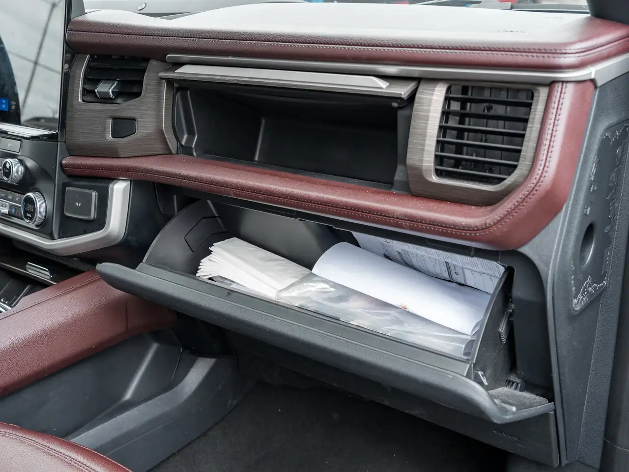 Ford Expedition снимка Ford Expedition