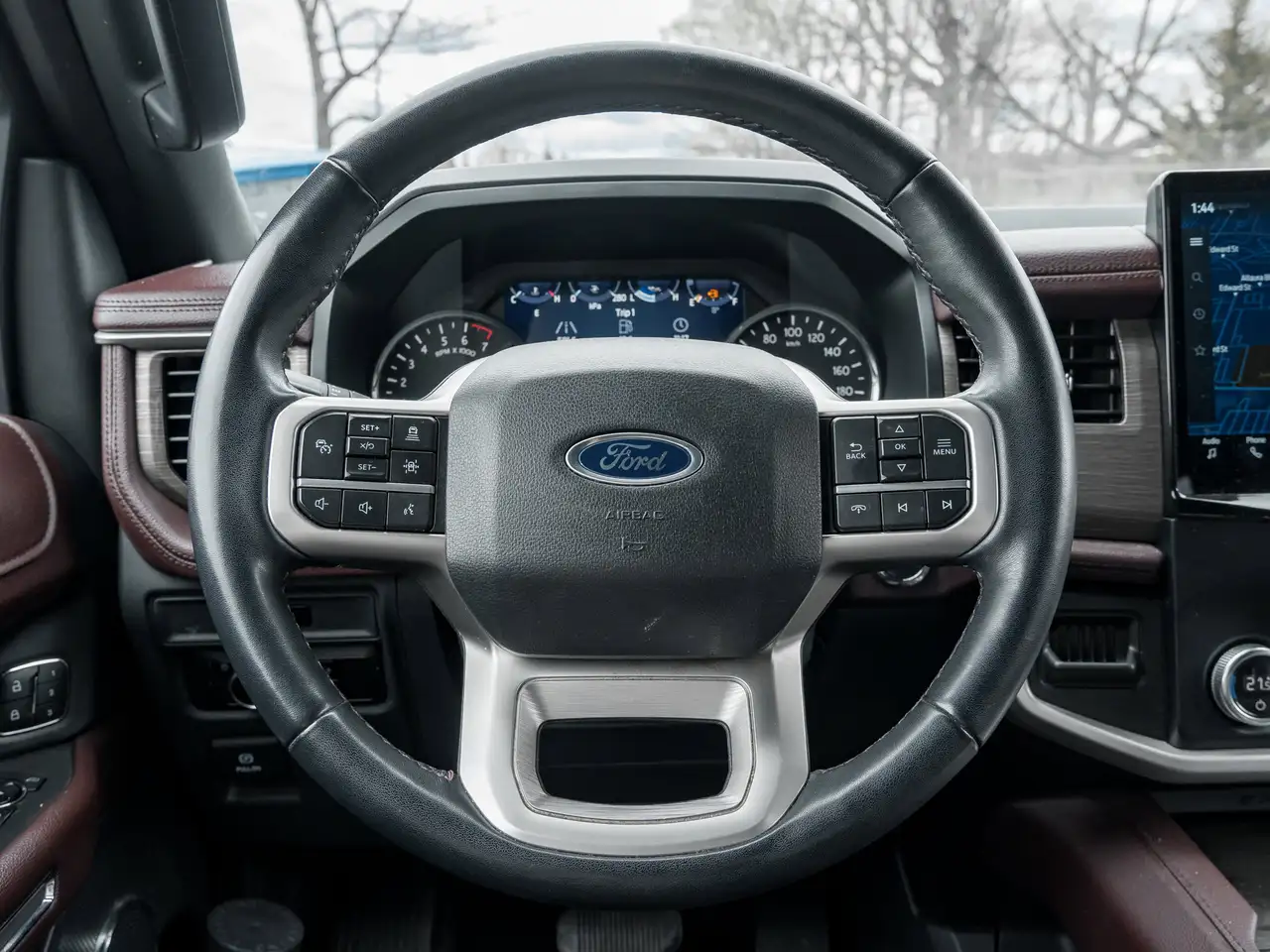 Ford Expedition снимка Ford Expedition