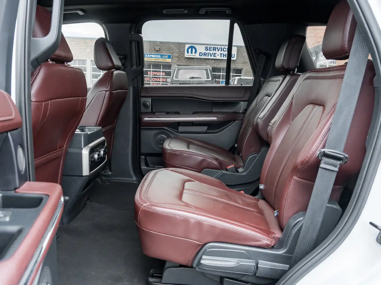 Ford Expedition снимка Ford Expedition