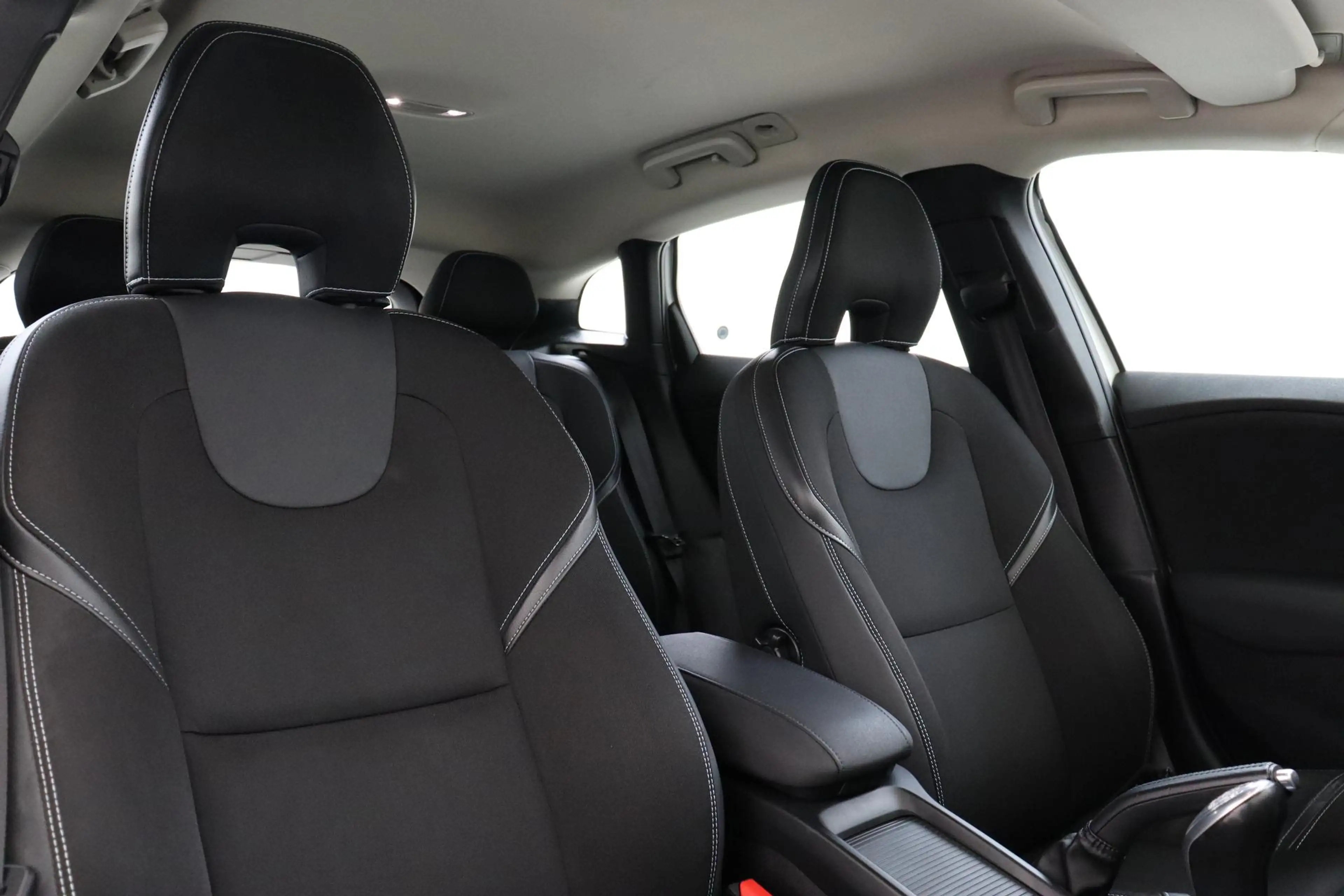 Volvo V40 T3 MOMENTUM -CAMERA|AUTOM.PARK|VERW.VOORRUIT|KEYLE — photo 10