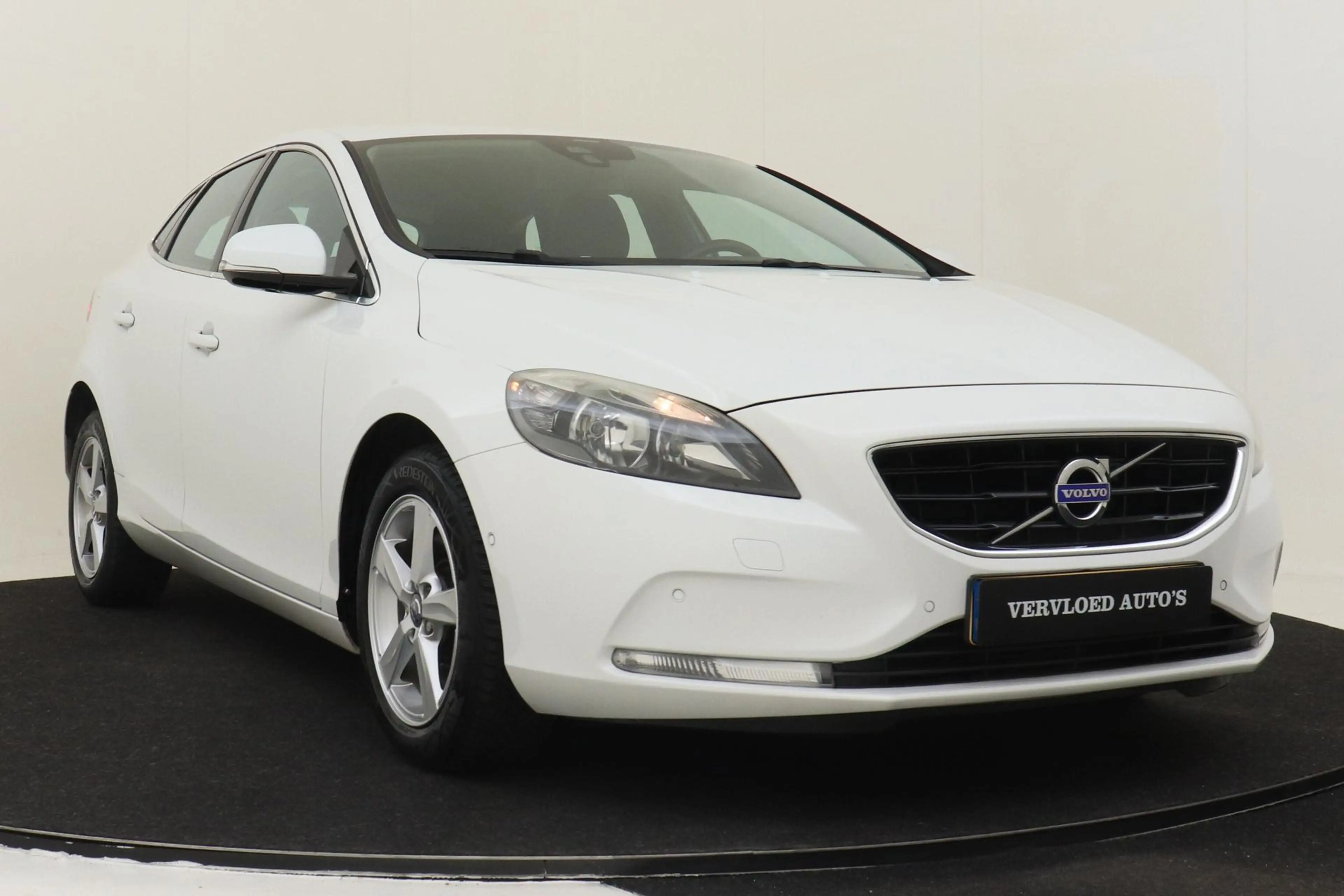 Volvo V40 T3 MOMENTUM -CAMERA|AUTOM.PARK|VERW.VOORRUIT|KEYLE — photo 11