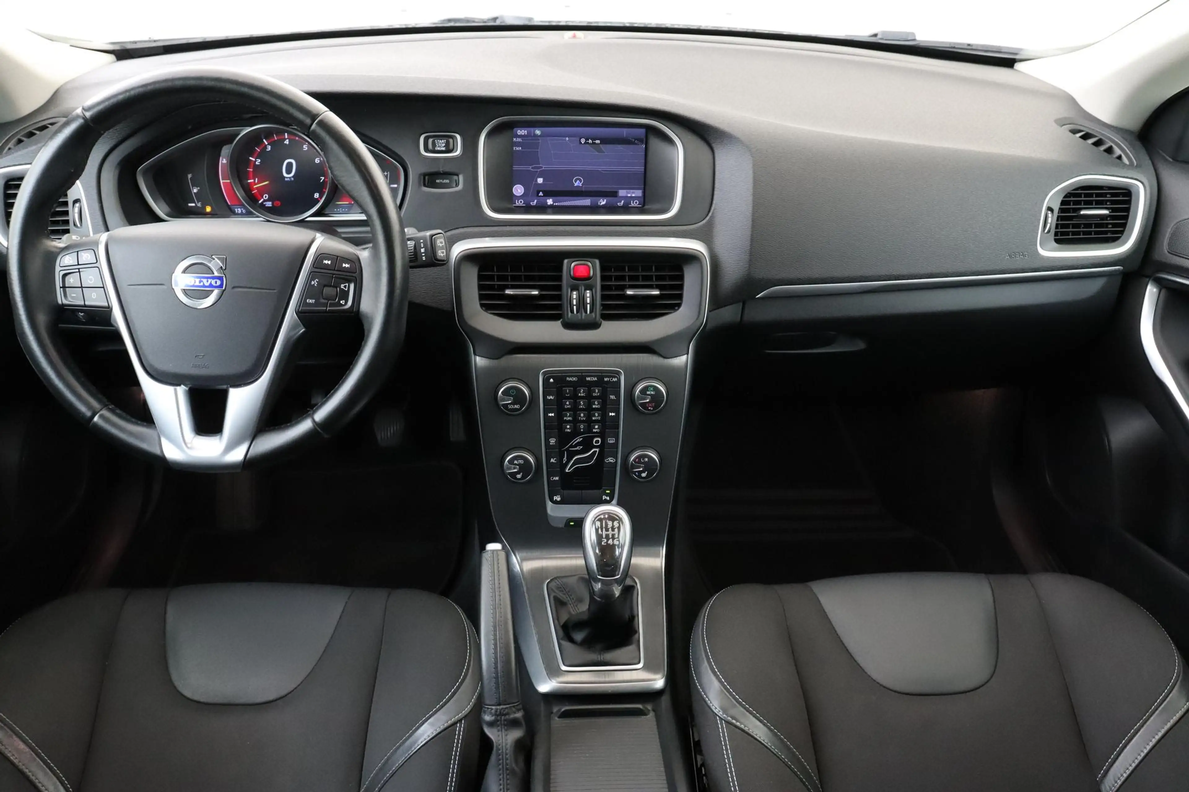 Volvo V40 T3 MOMENTUM -CAMERA|AUTOM.PARK|VERW.VOORRUIT|KEYLE — photo 4