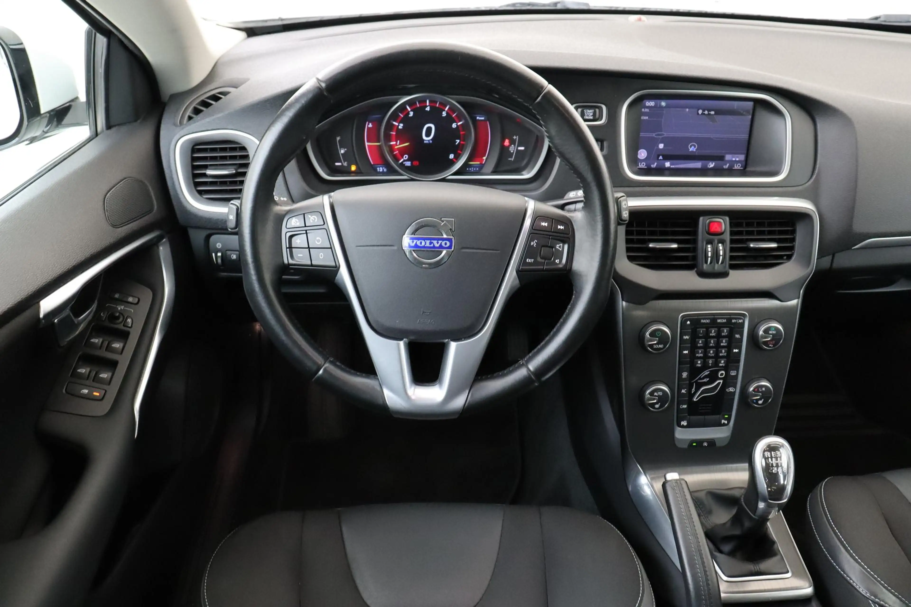Volvo V40 T3 MOMENTUM -CAMERA|AUTOM.PARK|VERW.VOORRUIT|KEYLE — photo 2