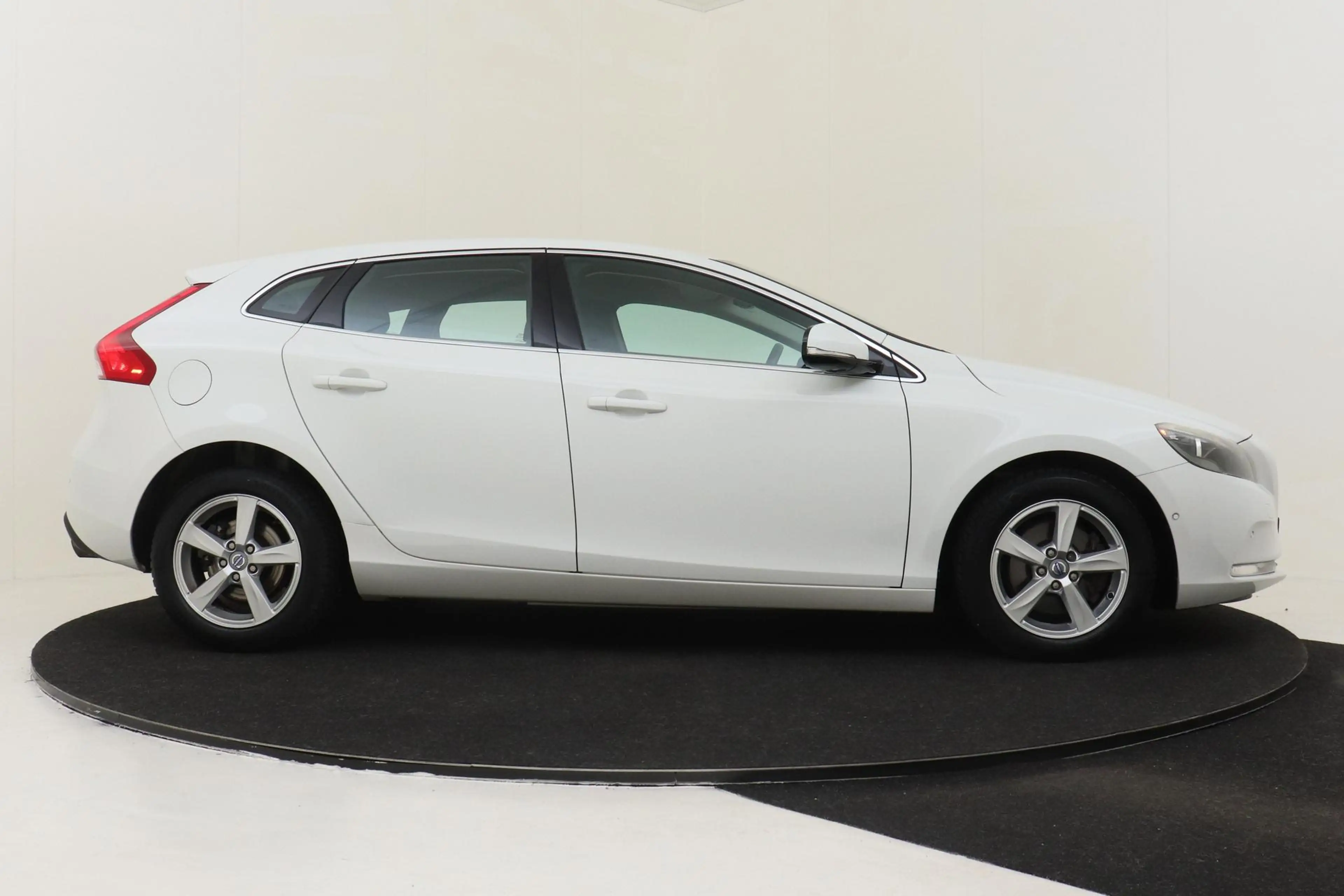 Volvo V40 T3 MOMENTUM -CAMERA|AUTOM.PARK|VERW.VOORRUIT|KEYLE — photo 13