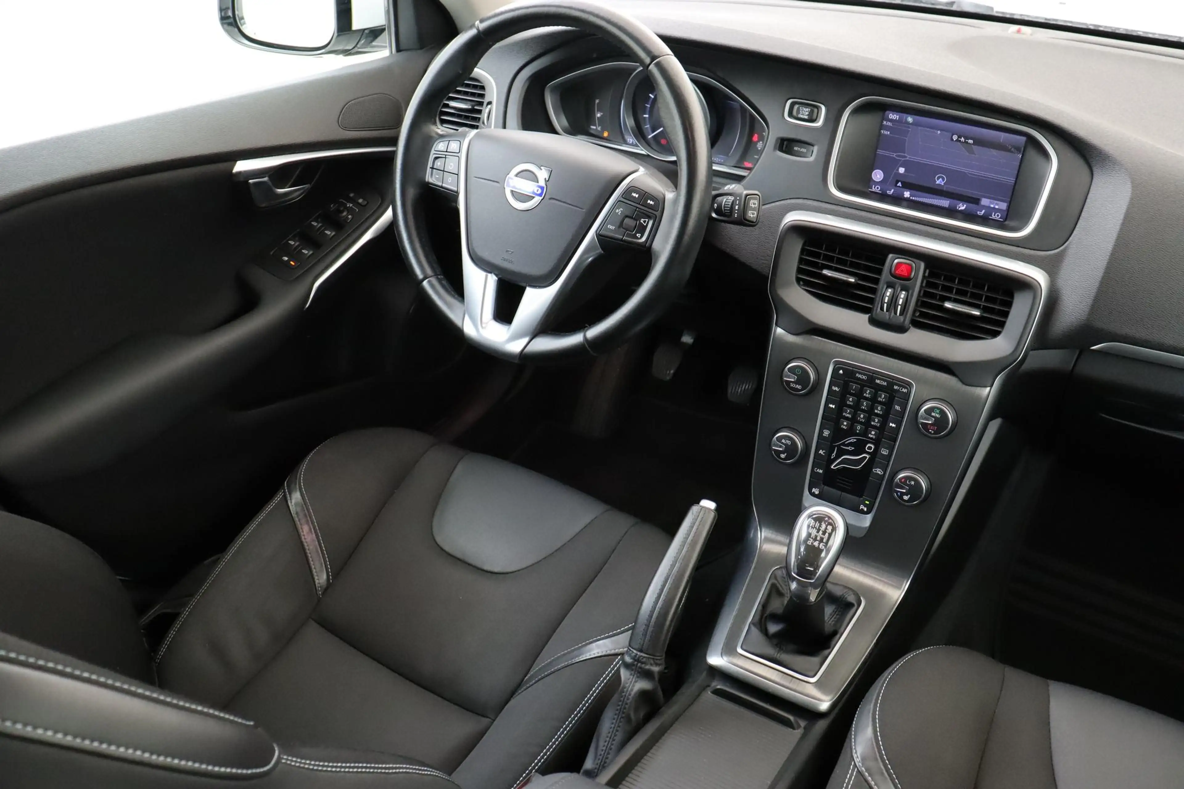 Volvo V40 T3 MOMENTUM -CAMERA|AUTOM.PARK|VERW.VOORRUIT|KEYLE — photo 6