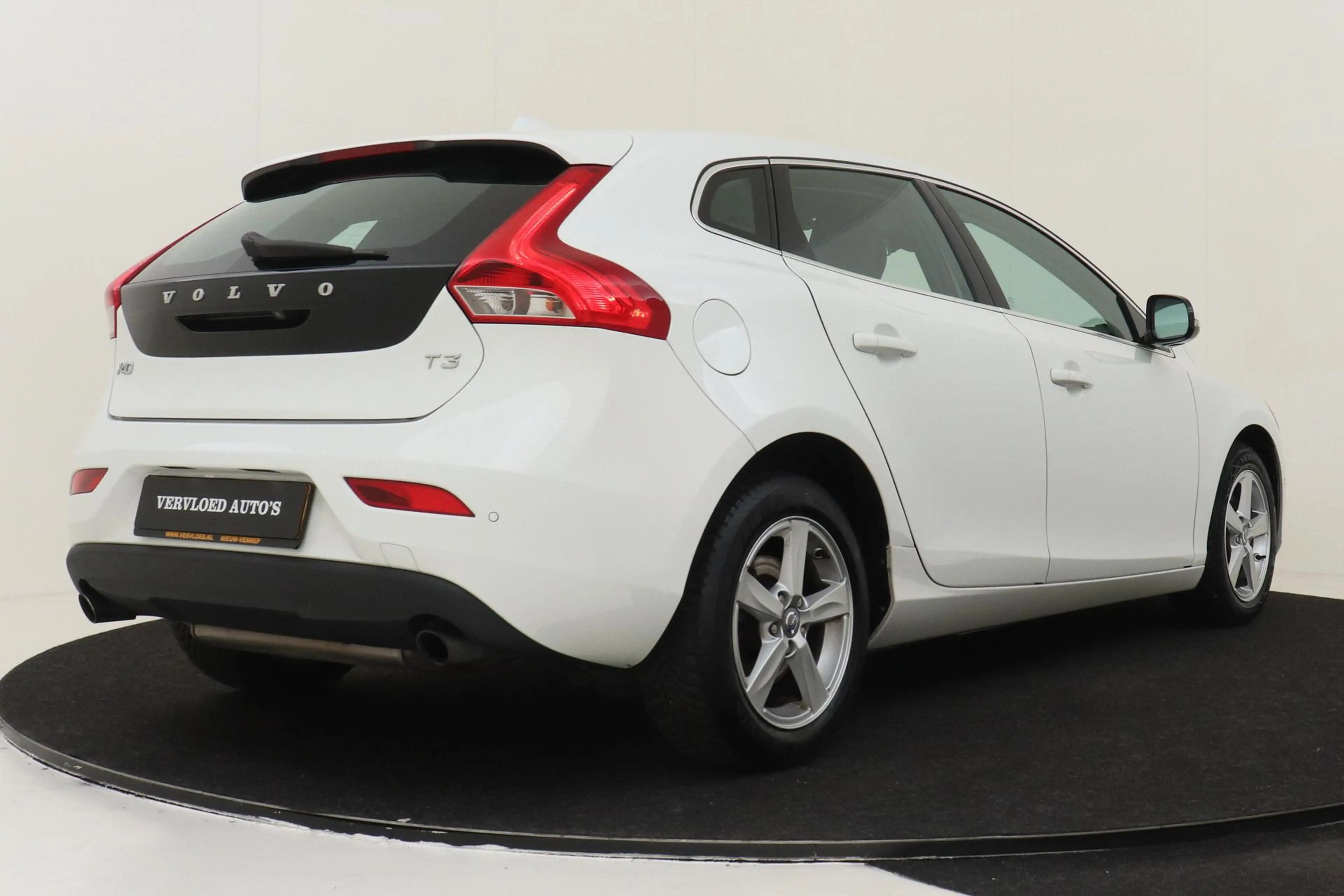 Volvo V40 T3 MOMENTUM -CAMERA|AUTOM.PARK|VERW.VOORRUIT|KEYLE — photo 3
