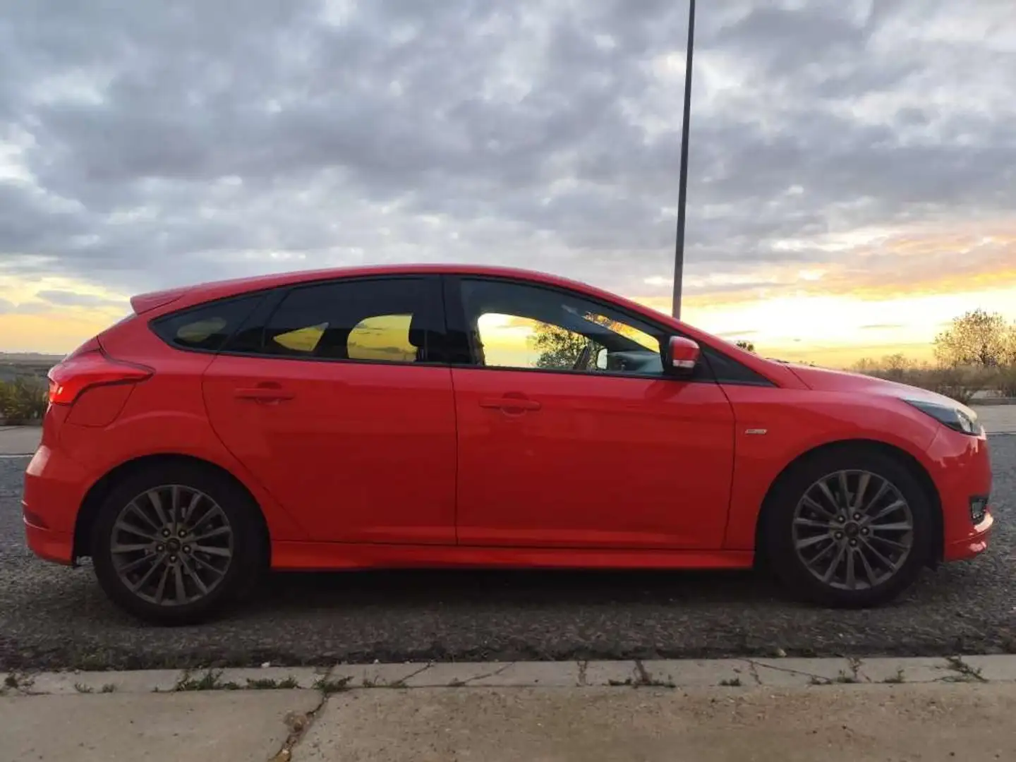 Ford Focus 1.0 Ecoboost ST-Line 125 Rojo - 2