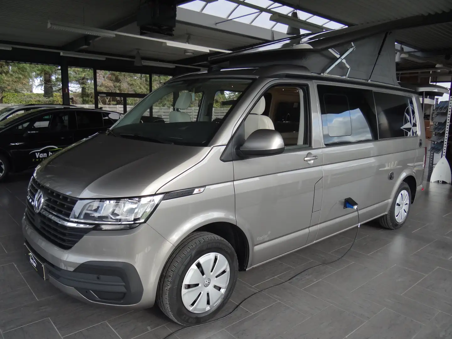 Volkswagen T6.1 Transporter Westfalia Kepler One 2.0 TDI 150pk DSG Beige - 1