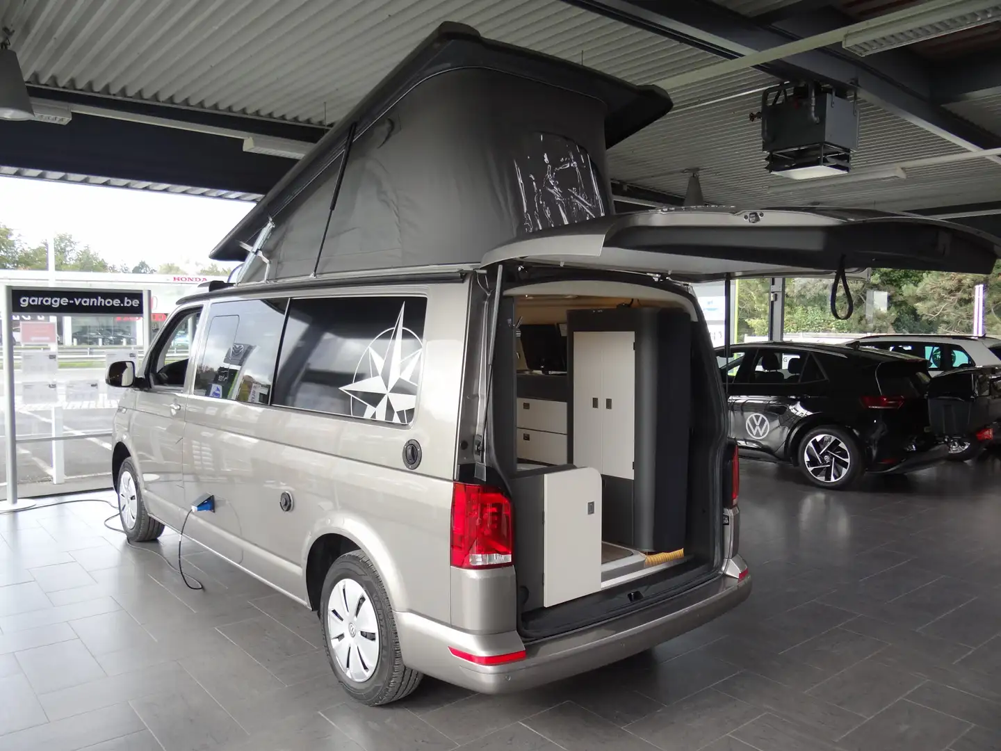 Volkswagen T6.1 Transporter Westfalia Kepler One 2.0 TDI 150pk DSG Beige - 2