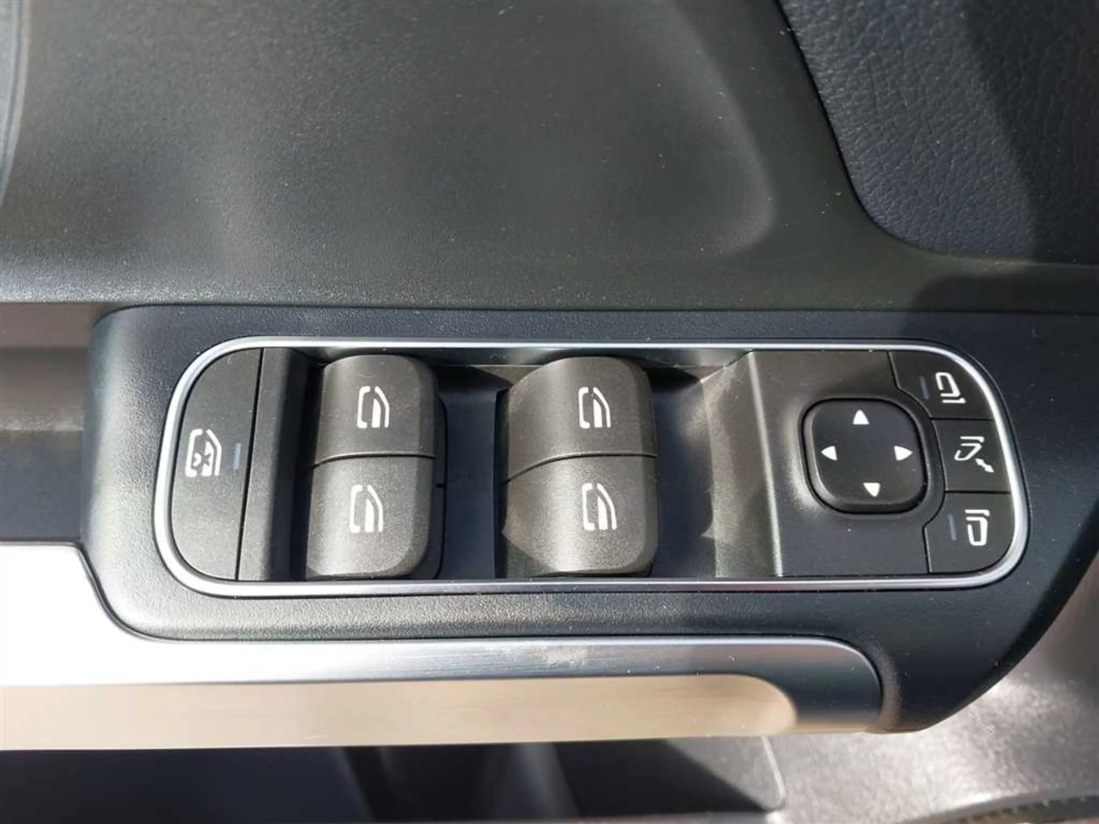 Mercedes-Benz EQB 250 67 kWh — photo 13