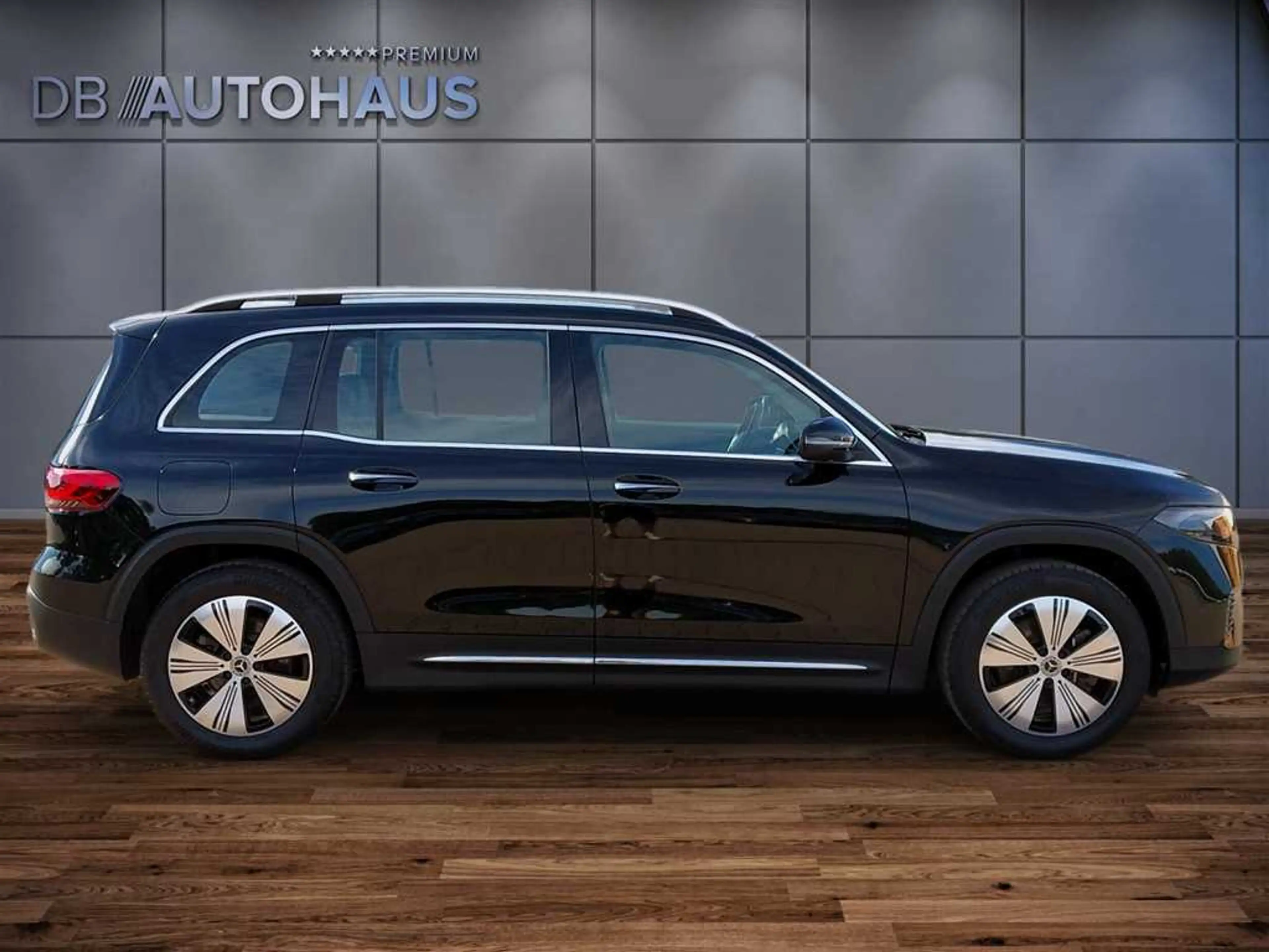Mercedes-Benz EQB 250 67 kWh — photo 3