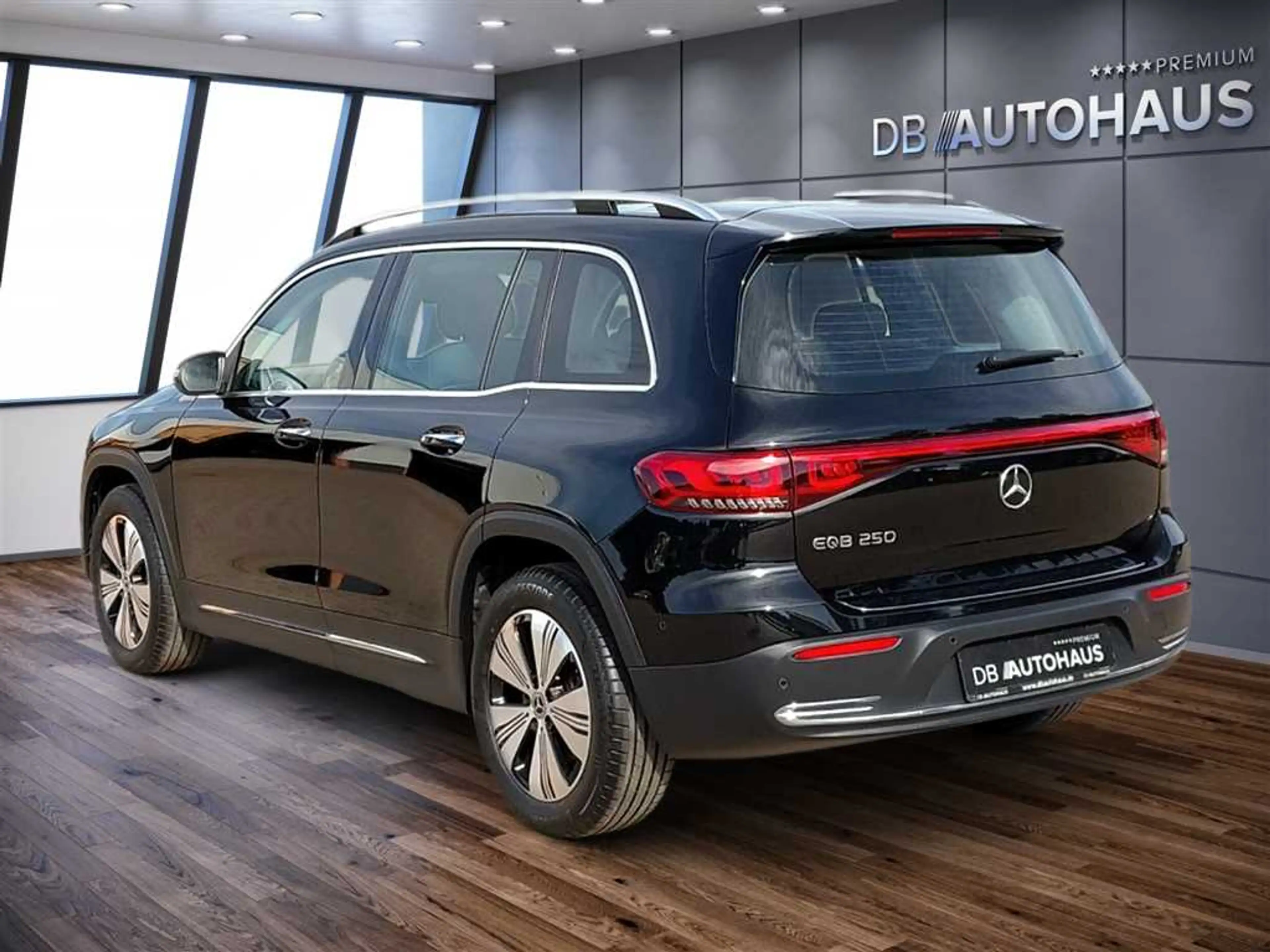 Mercedes-Benz EQB 250 67 kWh — photo 6