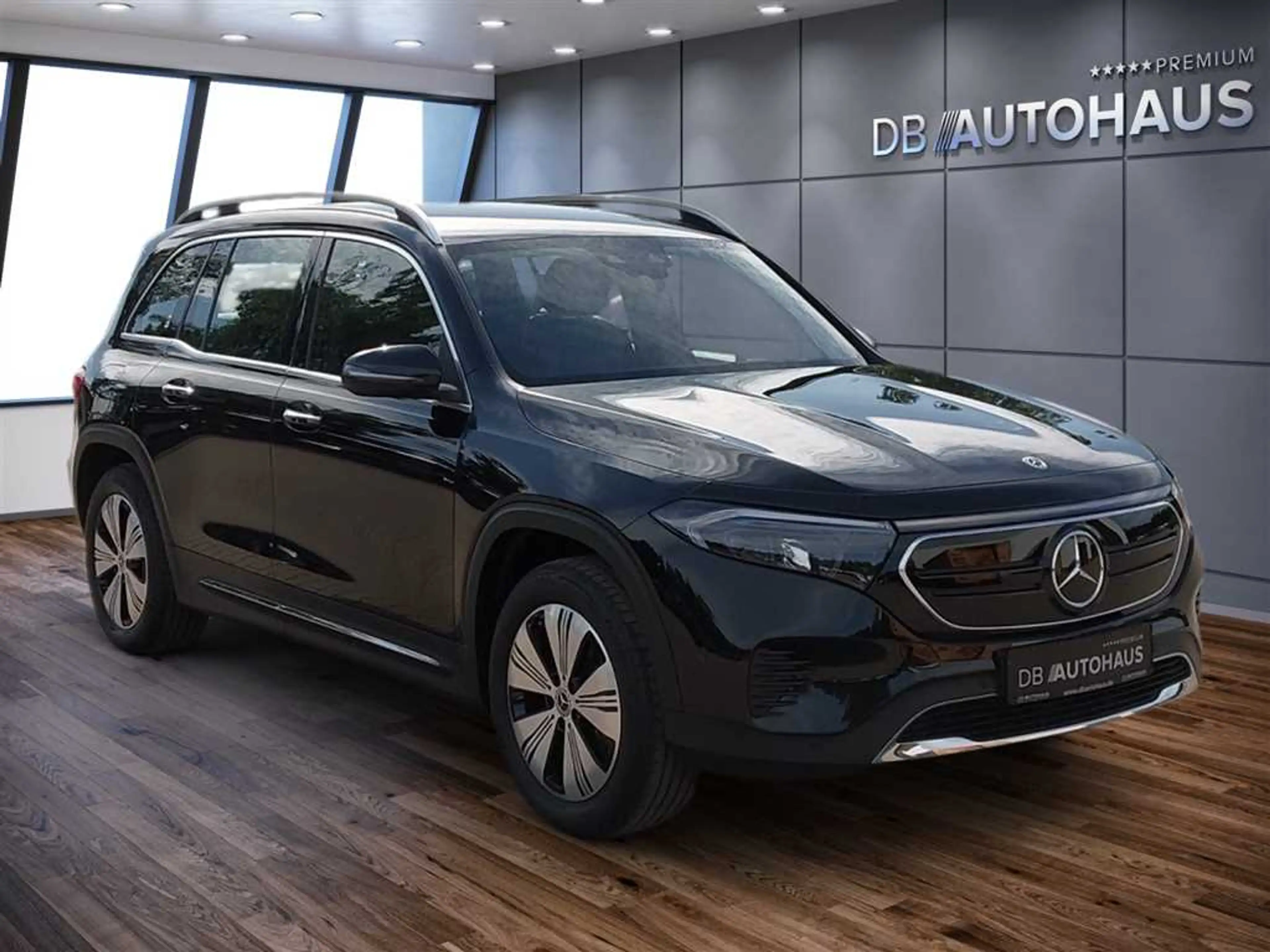 Mercedes-Benz EQB 250 67 kWh — photo 2