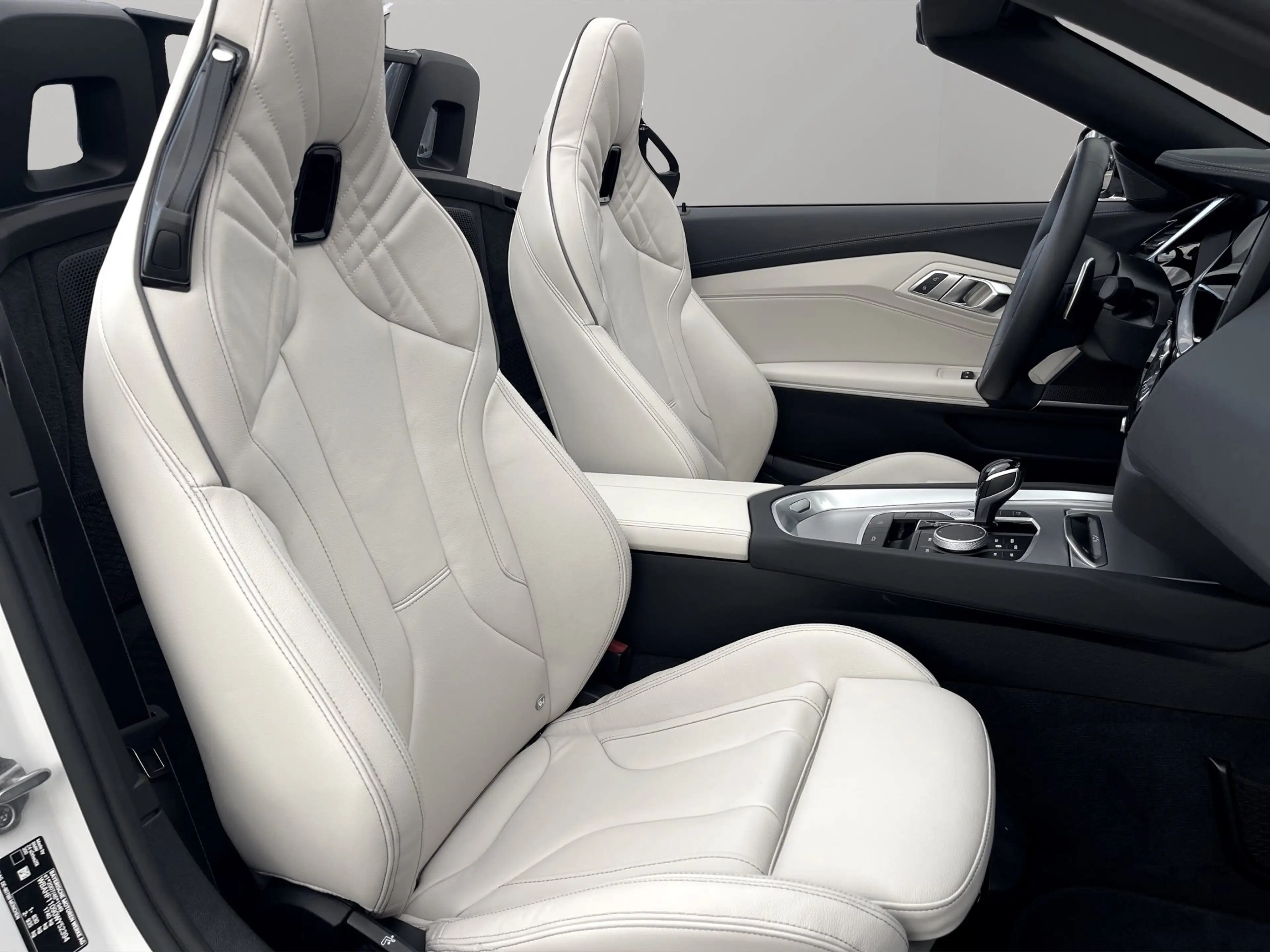 BMW Z4 sDrive20i — photo 12