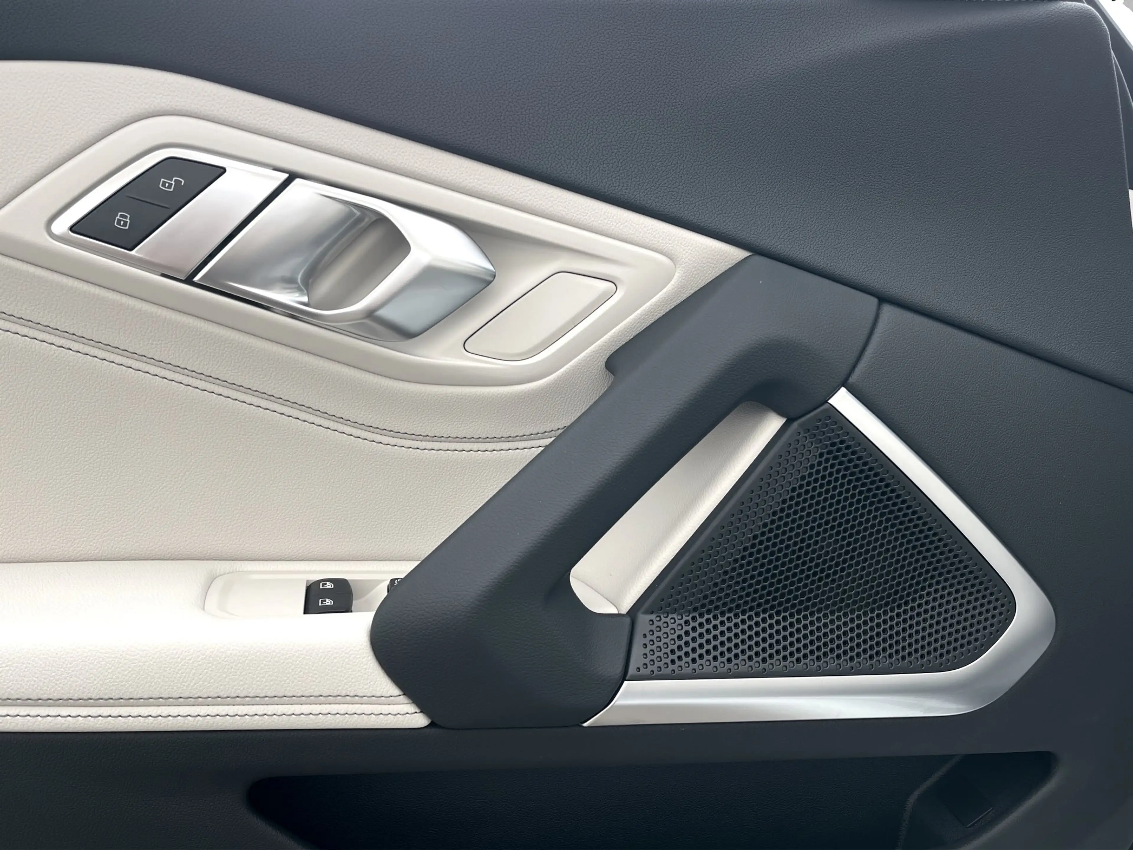 BMW Z4 sDrive20i — photo 15
