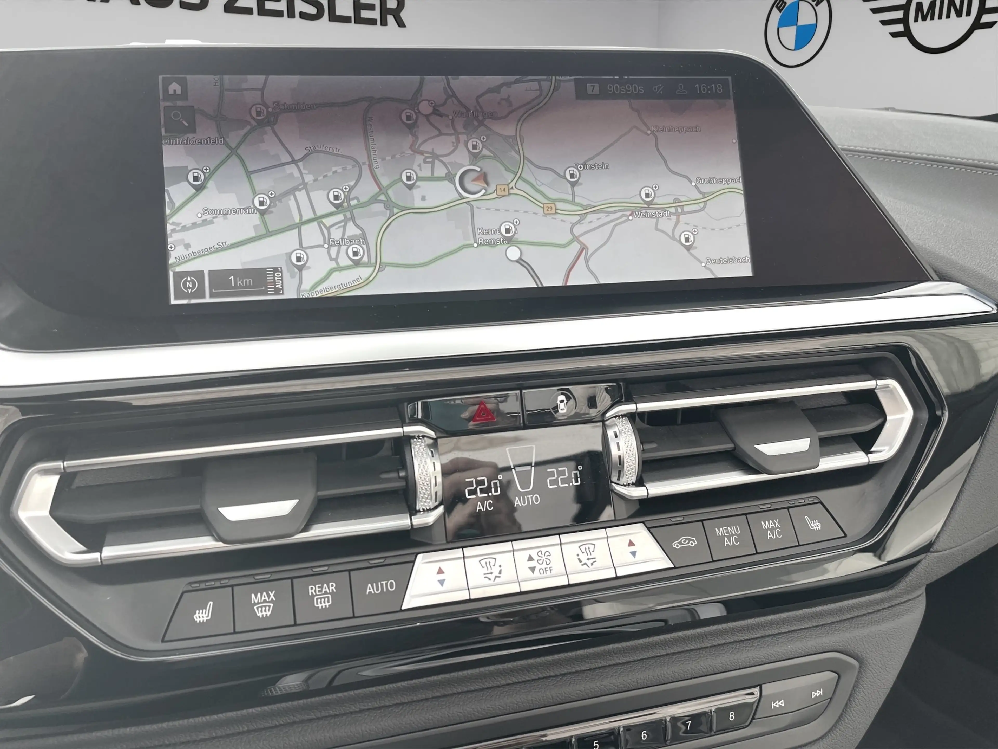 BMW Z4 sDrive20i — photo 8