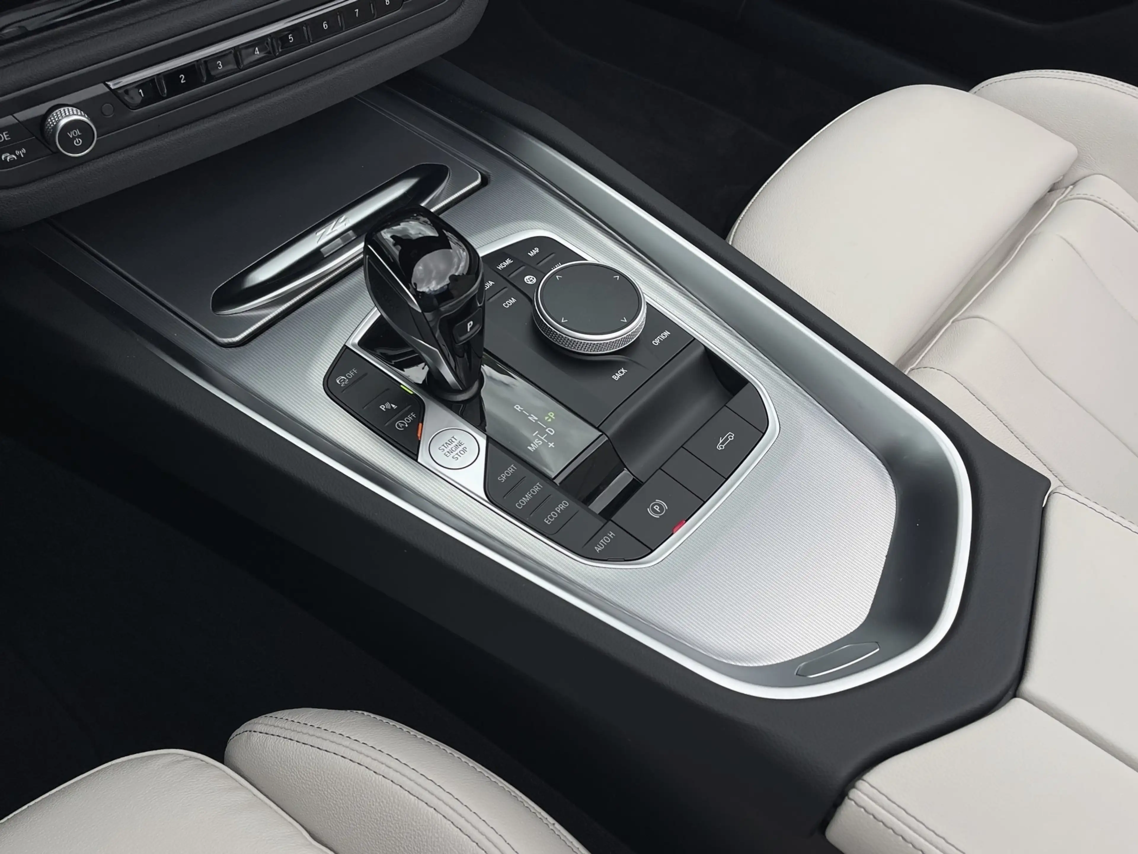 BMW Z4 sDrive20i — photo 10