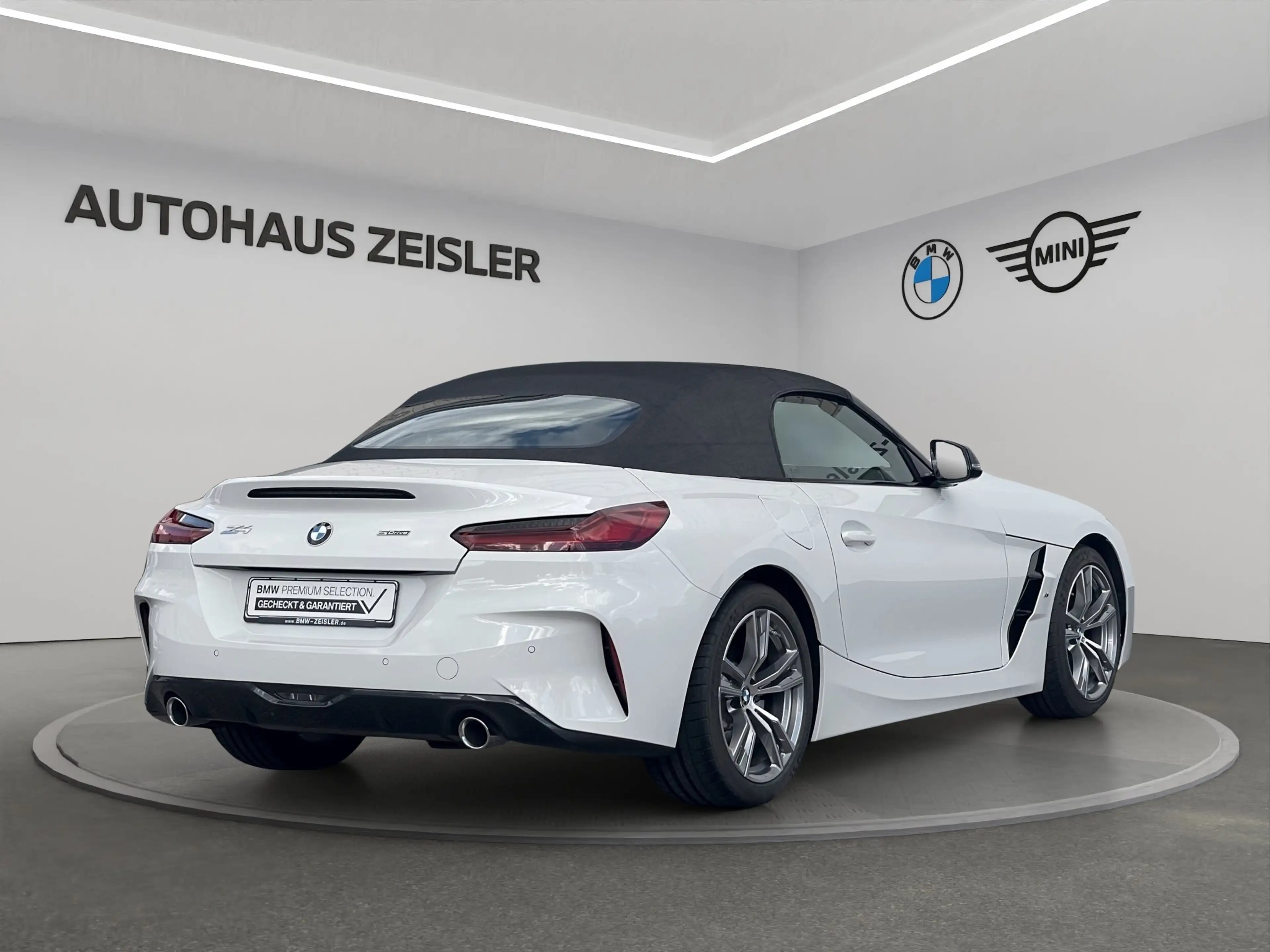 BMW Z4 sDrive20i — photo 2