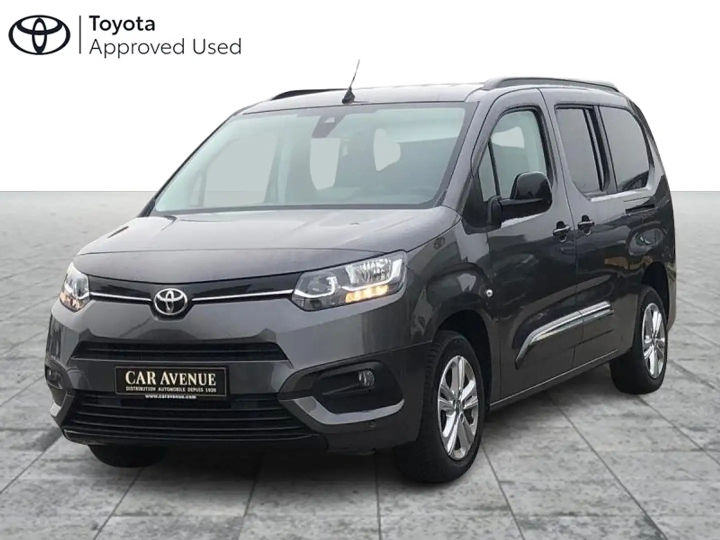 Toyota Verso MPV Gris - 1